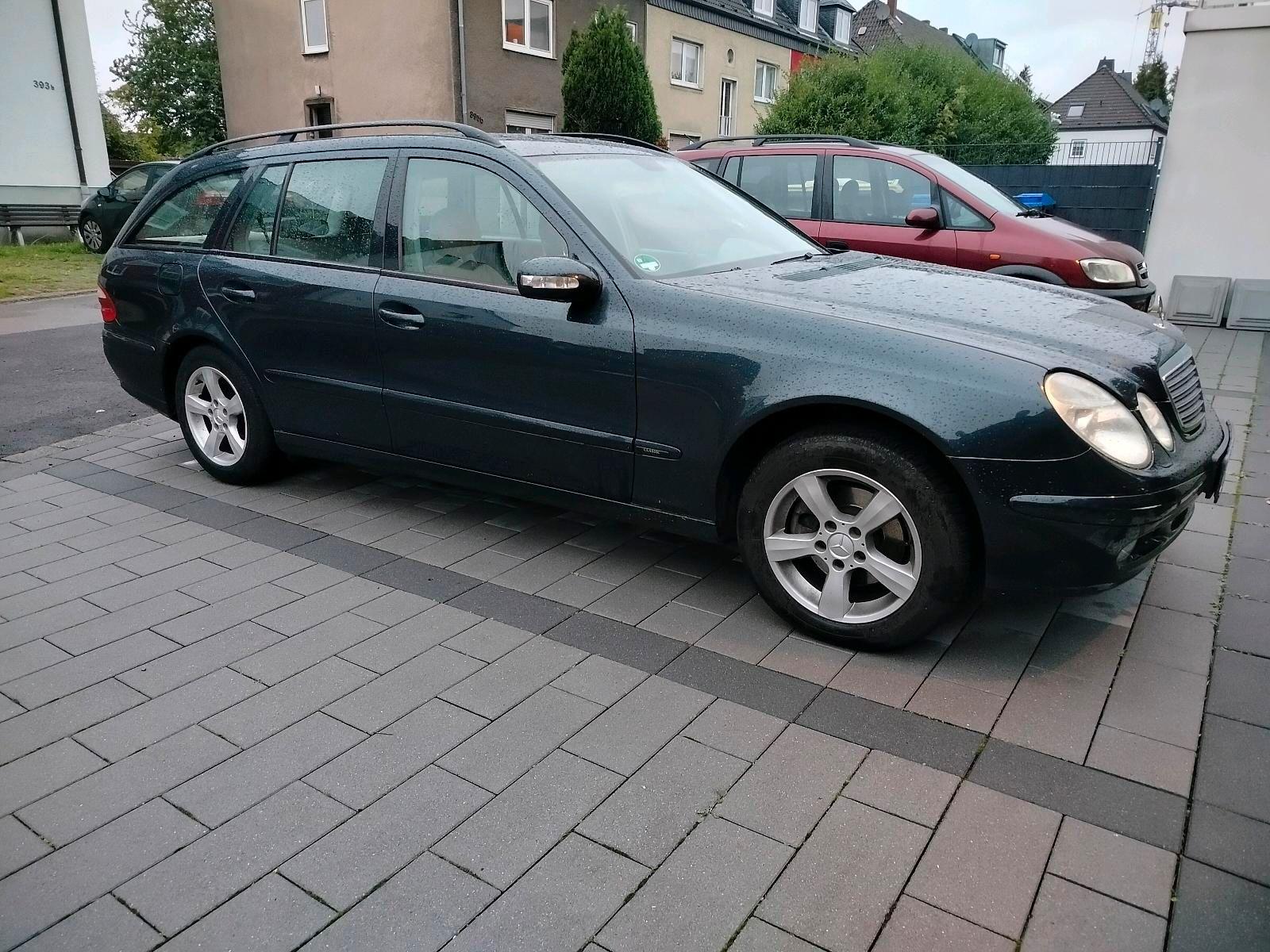 Mercedes-Benz E240 2005 — rear view