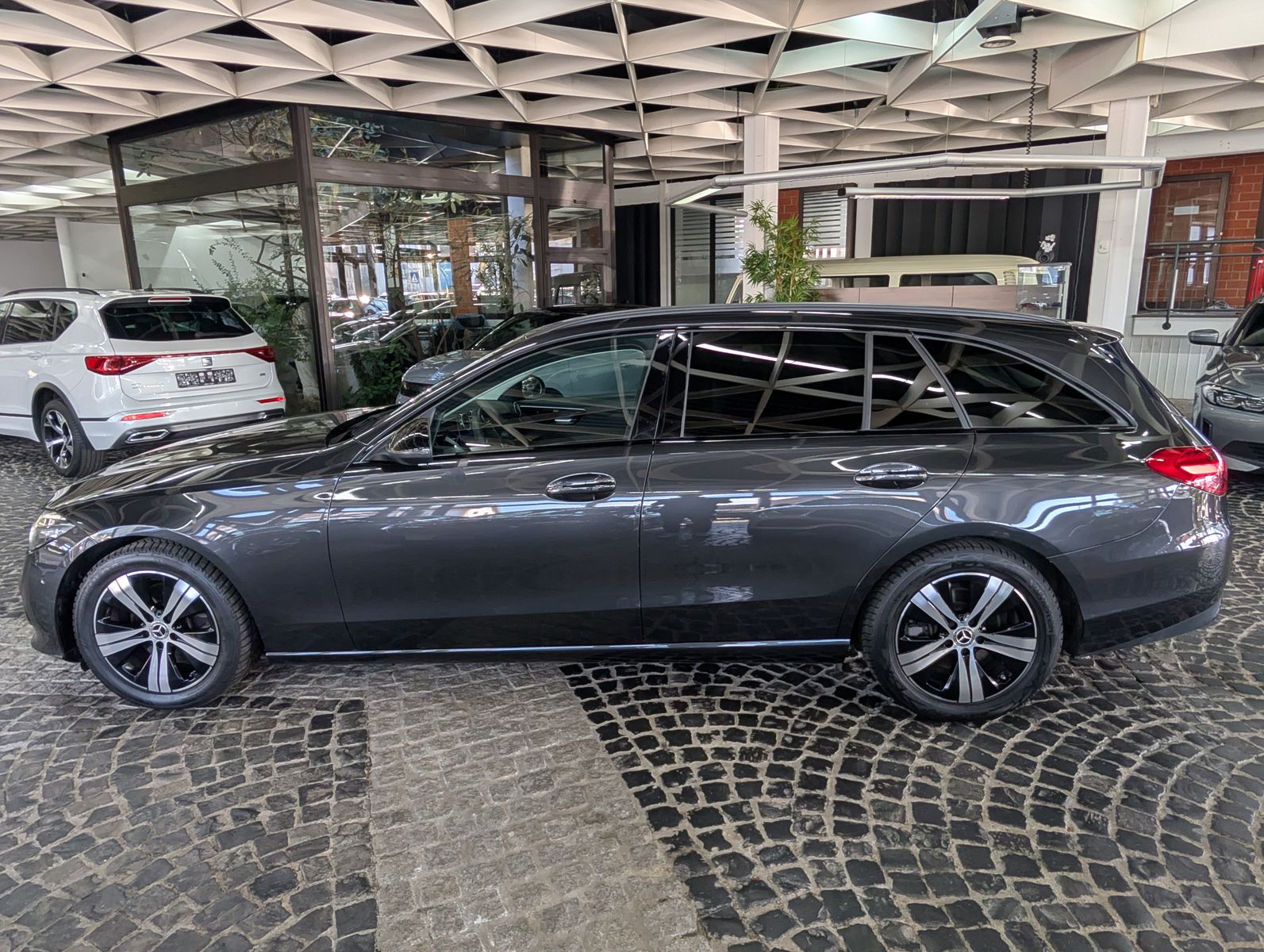 Fahrzeugabbildung Mercedes-Benz C 200 d T Night MBUX DISTRNIC+ AMBI VIRT SHZ KAM