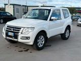 Mitsubishi Pajero 3.2 DI-D 16V aut. 3p. Intense  - Mitsubishi Pajero Intense mit Diesel-Antrieb