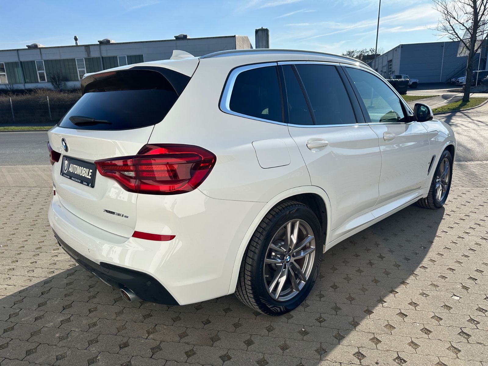 Fahrzeugabbildung BMW X3 xDrive30e M-Sport/Navi/Head-Up/LED/AHK