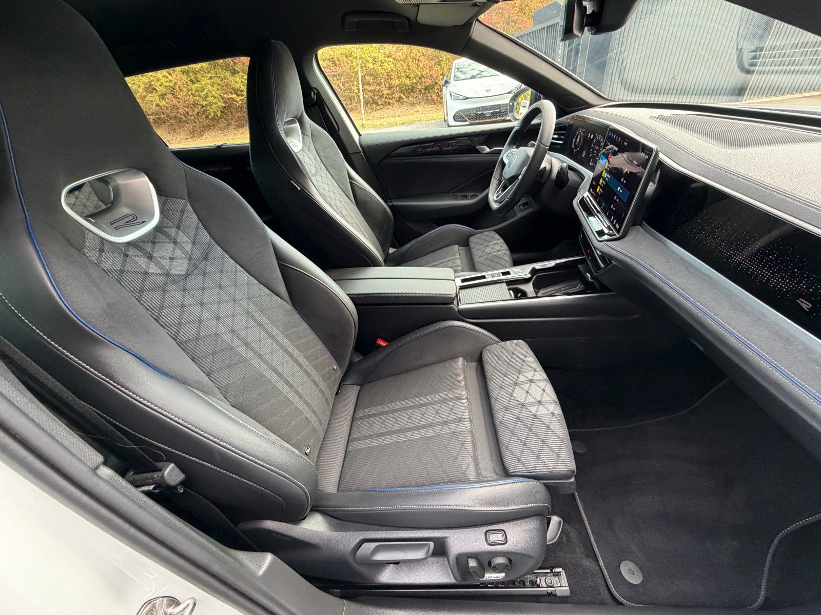 Volkswagen Passat Variant 2.0TDI 4Motion R-Line AHK Standhz foto 16