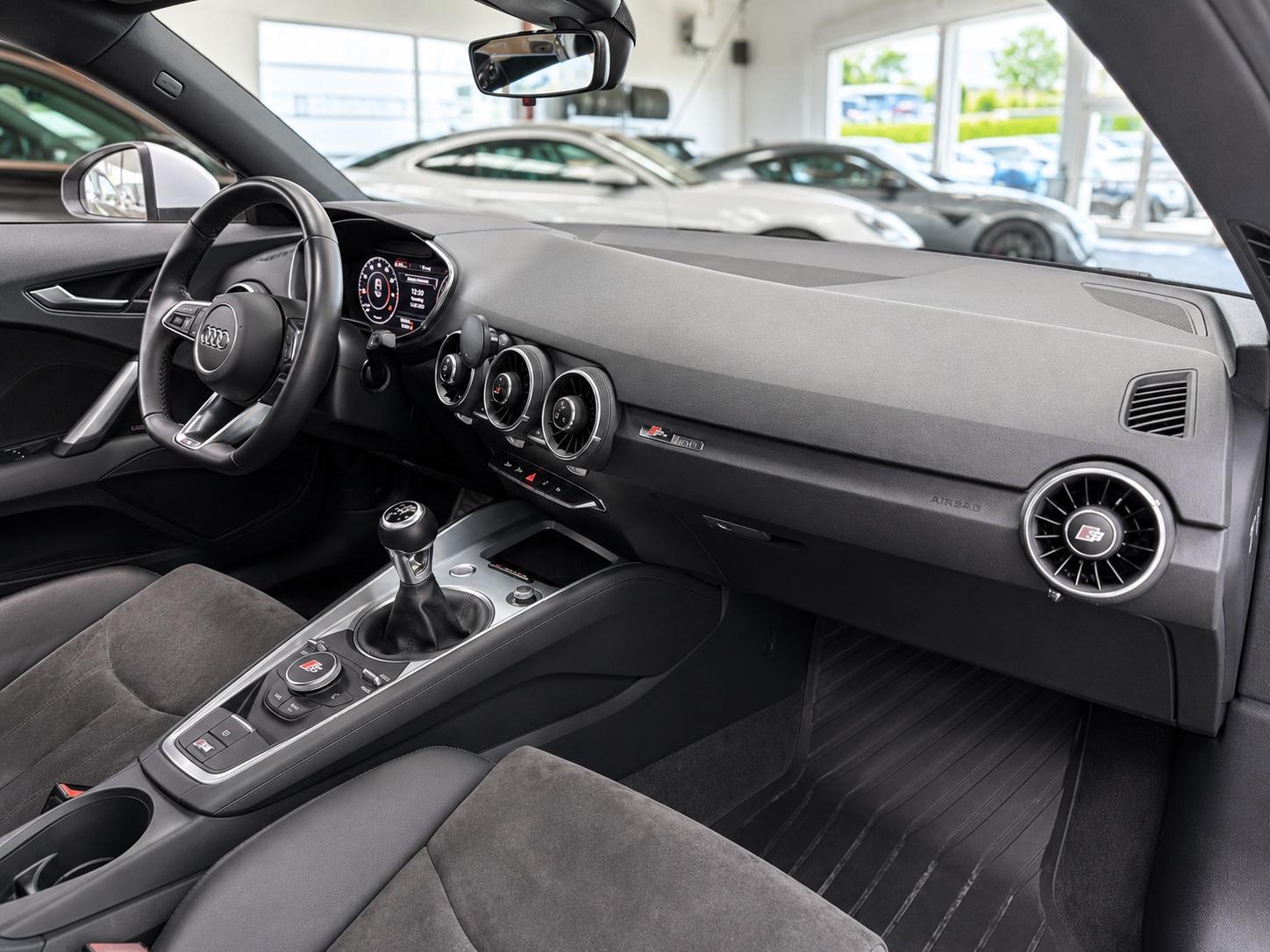 Audi TT Coupe 2.0 | SCHALTER | VIRTUAL | ALCANTARA |