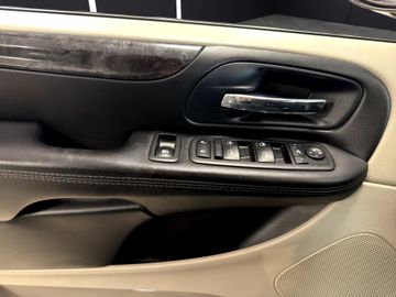 Lancia Voyager - 12