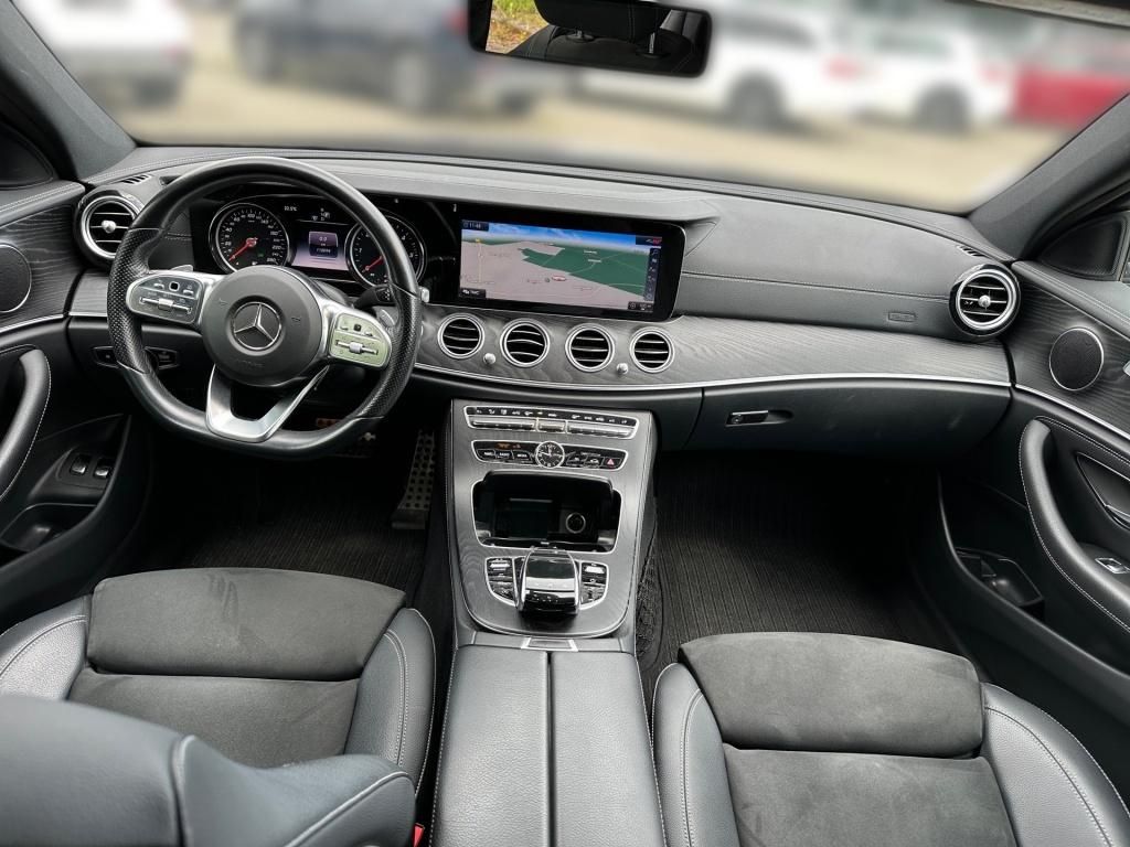 Fahrzeugabbildung Mercedes-Benz E300 dT AMG AHK Totwi. Ambie. LED SHZ Schiebe.
