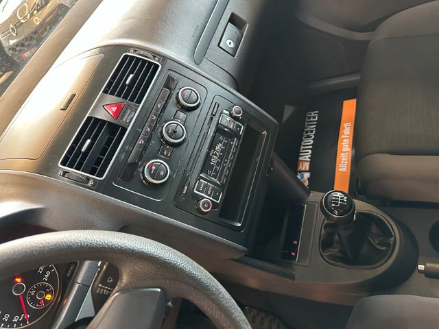 MYAUTOCENTER – Gebraucht- und Jahreswagen mit Werkstattservice in Pfaffenhofen Volkswagen Touran *7-SITZER*TÜV 827*2-ZONEN*PDC*DACHRELING