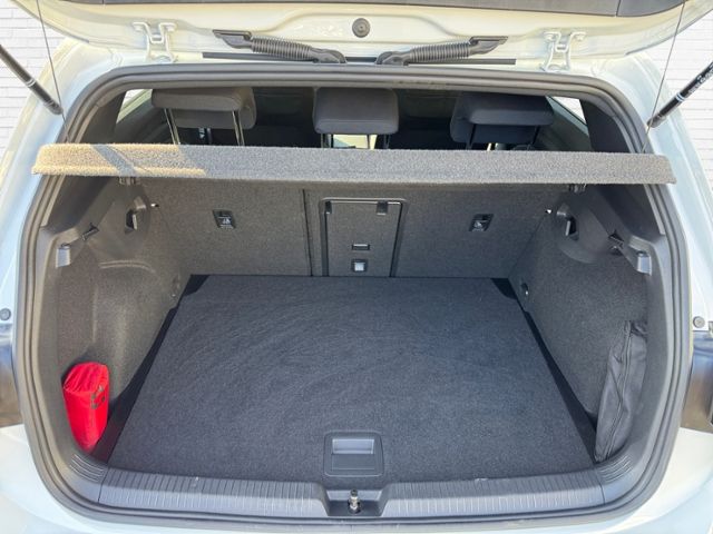 Fahrzeugabbildung Volkswagen Golf VIII GTI 2.0 TSI DSG KLIMA LED ALU