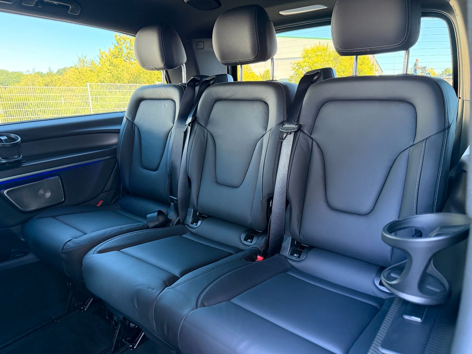 Fahrzeugabbildung Mercedes-Benz V 300 d AVA 4MATIC AMG AHK2,5 DISTRONIC Standh