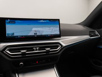 Fahrzeugabbildung BMW 330e Tour M Sport Komfortzugang Kamera 18"M LMR