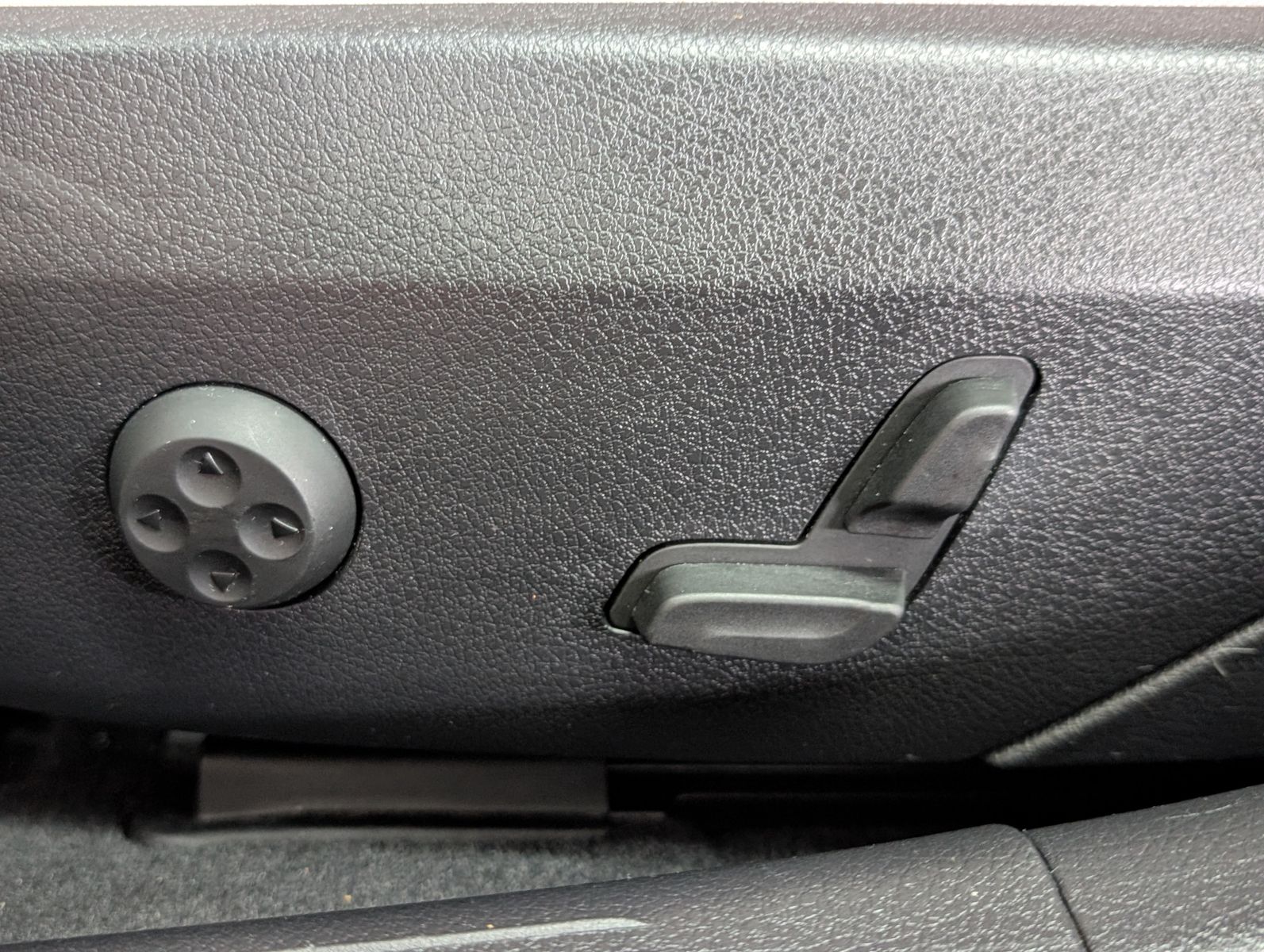 Fahrzeugabbildung Mercedes-Benz C 220 d T 2x Avantgarde LED AHK LEDER KAM 4x-SHZ