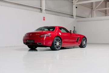 صورة 8 لـ 2010 Mercedes-BENZ SLS AMG