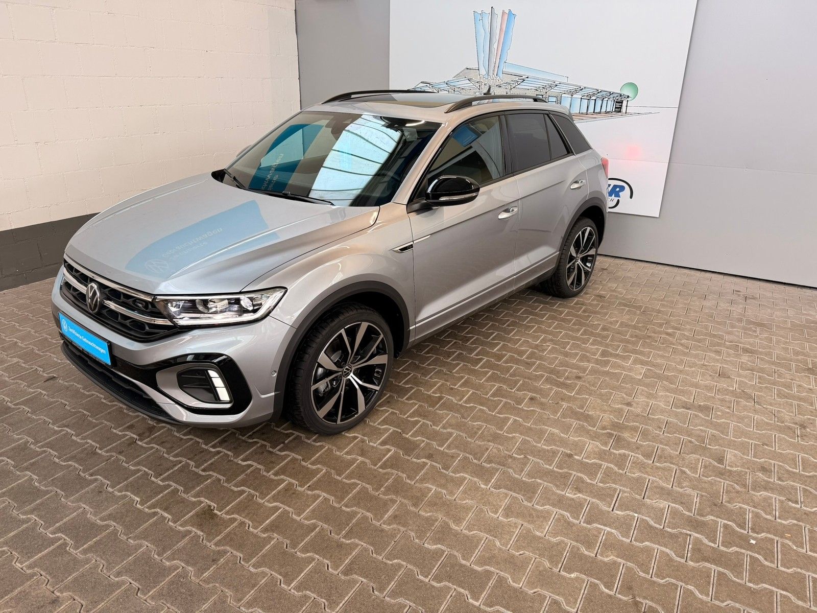 Fahrzeugabbildung Volkswagen T-Roc R-Line 1,5 TSI DSG + Black Style +Pano+ACC