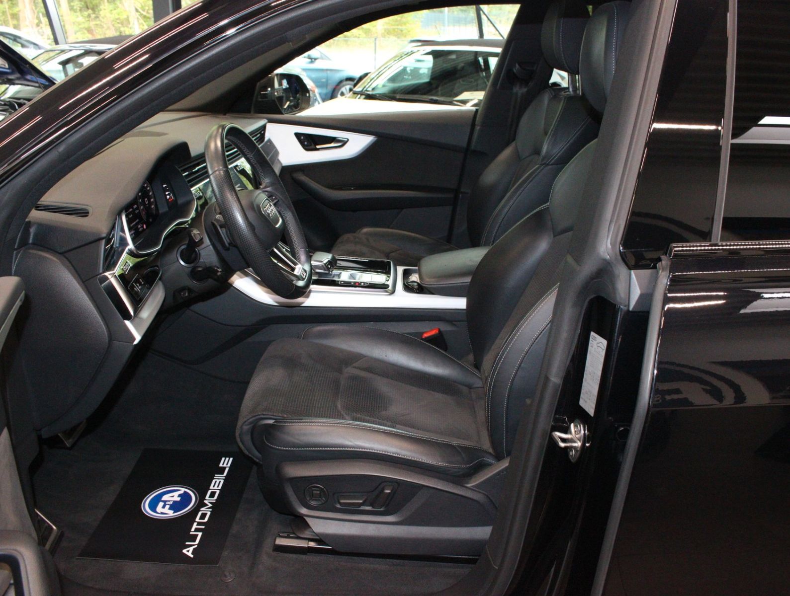 Fahrzeugabbildung Audi Q8 50 TDI quattro S Line Edition All Black+VOLL