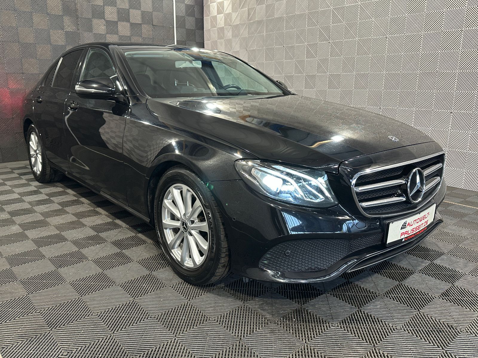 Gebrauchtwagen Mercedes-Benz E E 220d Lim.*AVANTGARDE*LED-NIGHT-R.KAM-NAVI-SHZ in Horb am Neckar