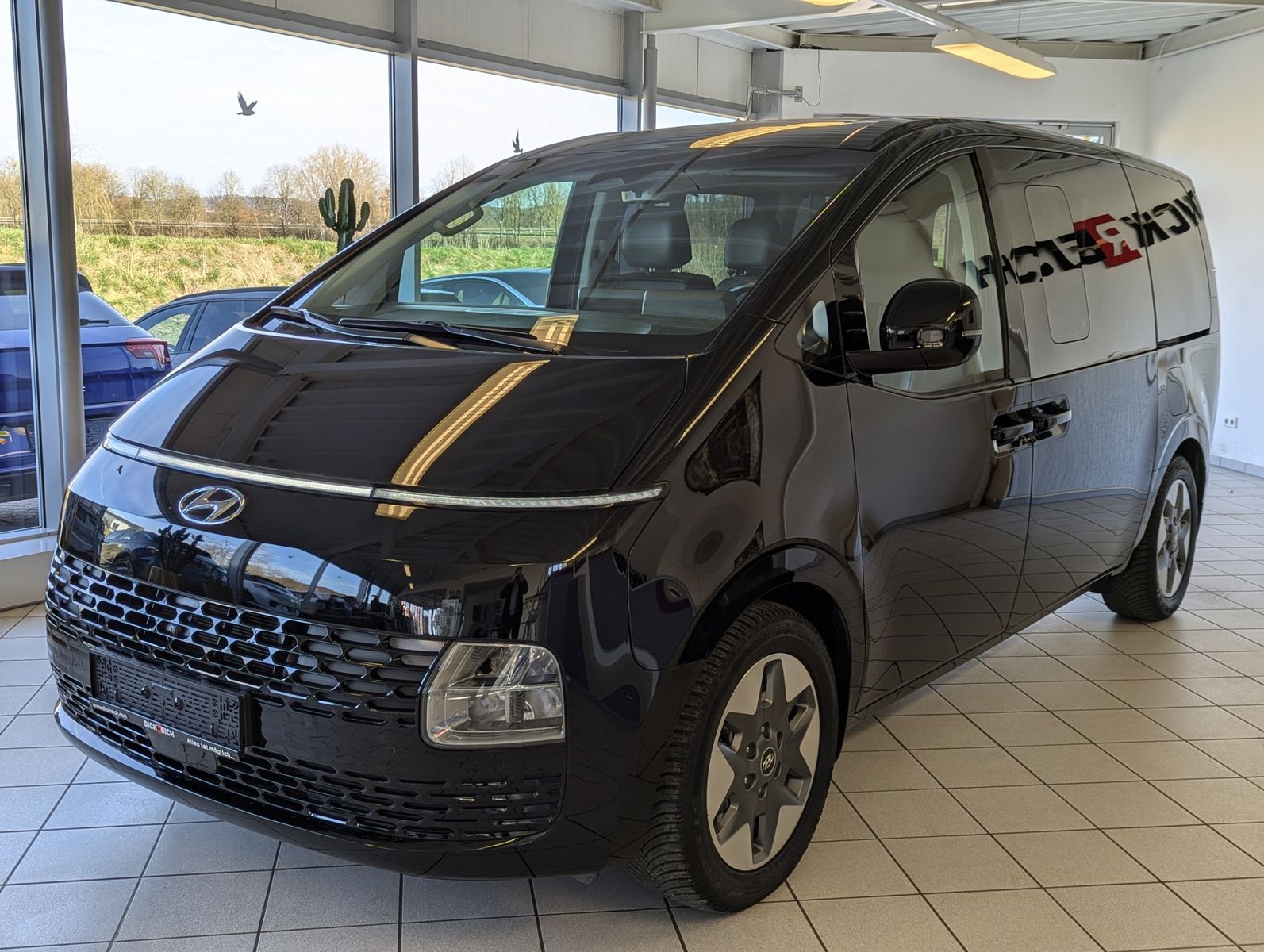 Fahrzeugabbildung Hyundai Staria 2.2 CRDi Aut Prime 4WD Leder Pano 9-Sitze