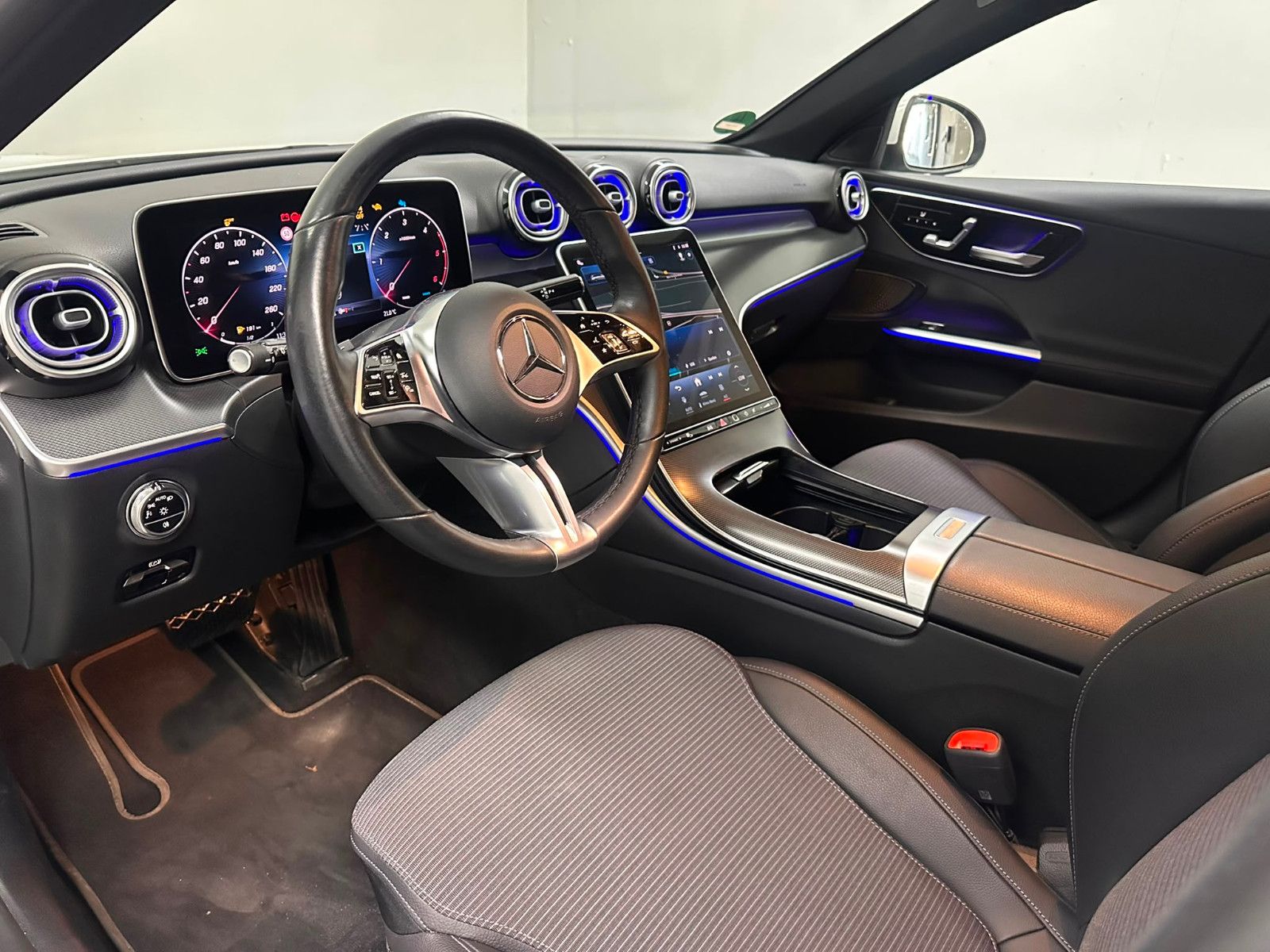 Fahrzeugabbildung Mercedes-Benz C 220 d T Autom. *AVANTGARDE*360°*KEYLESSGO*