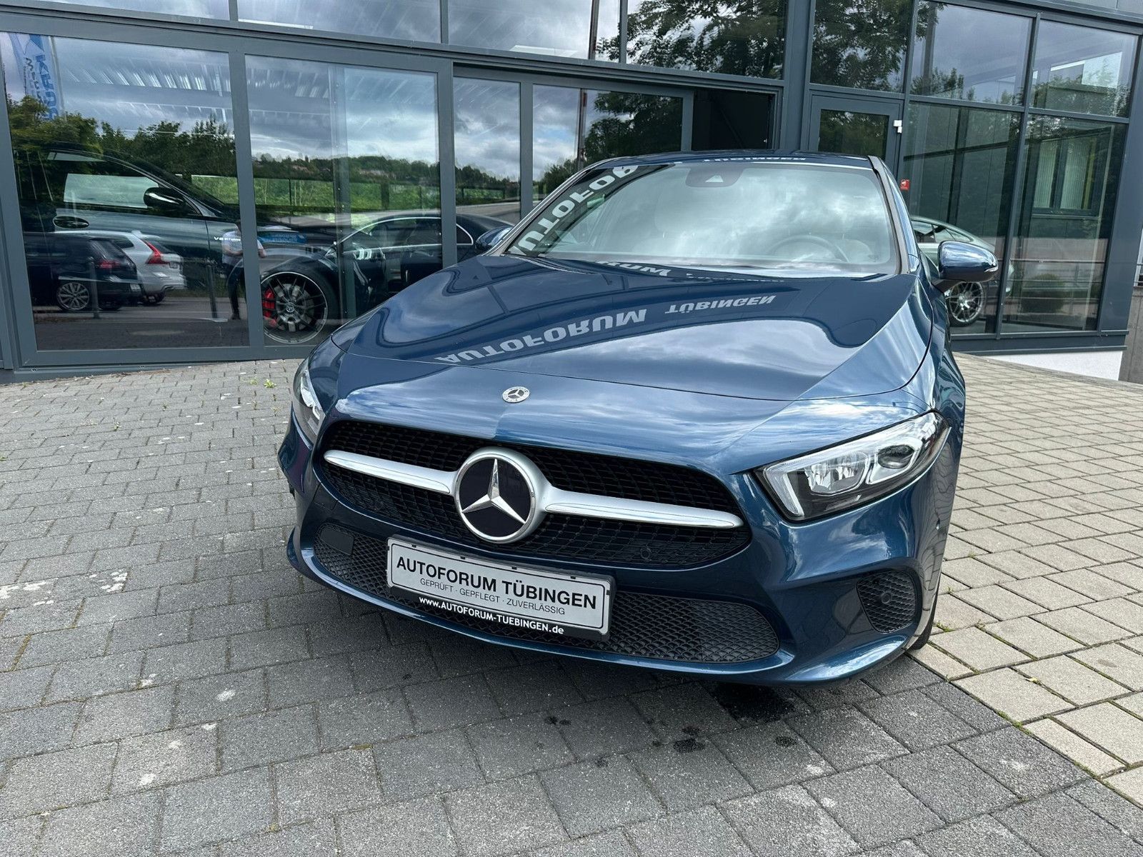 Fahrzeugabbildung Mercedes-Benz A 180 d Limousine *Progressive*NAVI*AHK*LEDER*