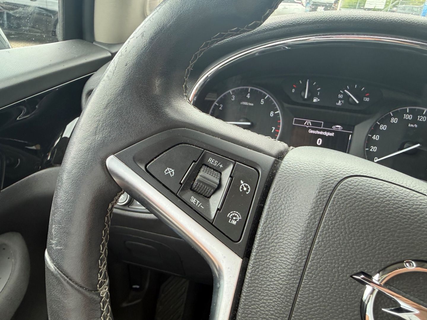 Fahrzeugabbildung Opel Mokka 1.4 X Active SHZ+LHZ+Allwetter