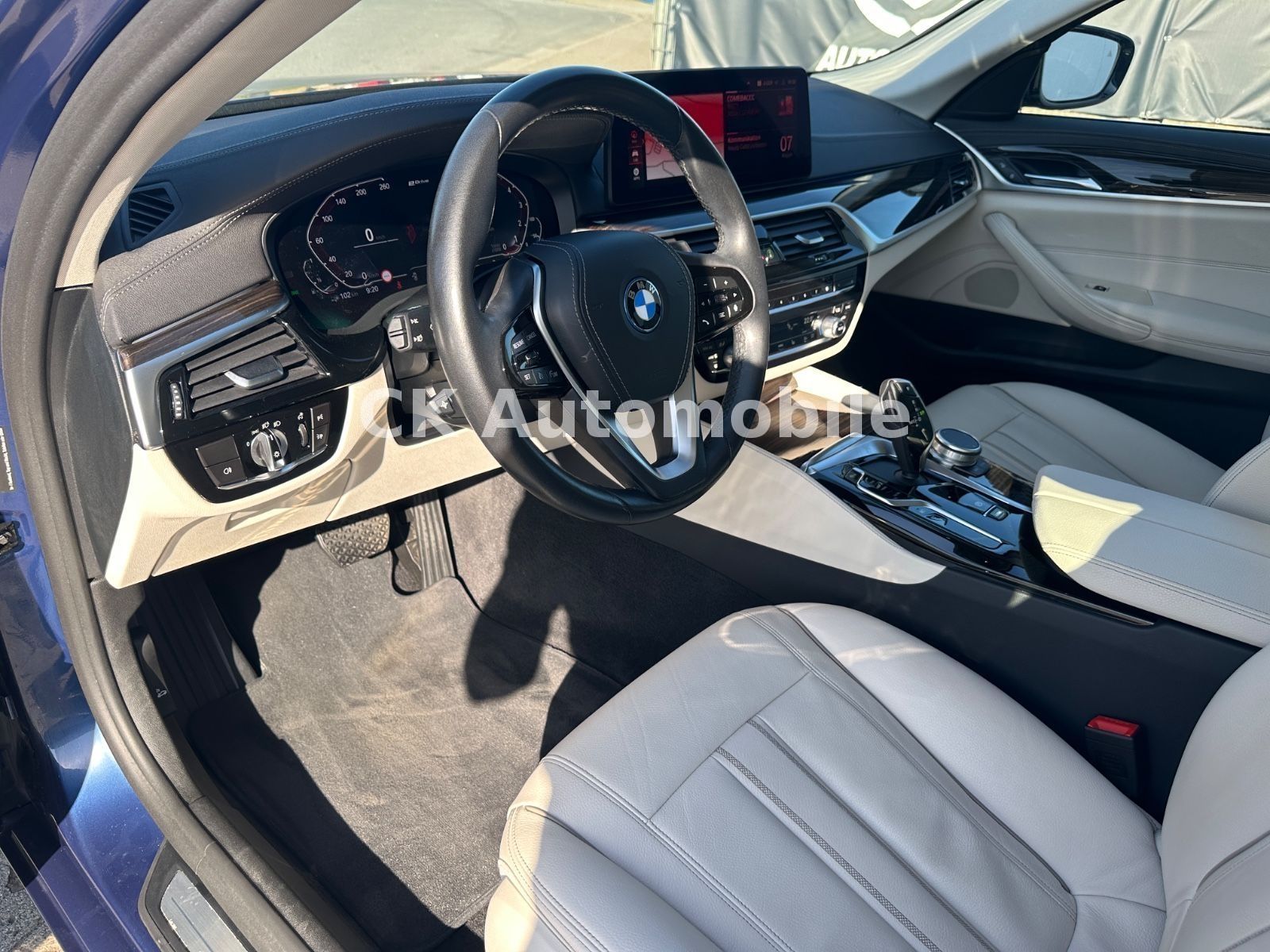 Fahrzeugabbildung BMW 530e xDrive Touring Luxury Line/Pano/LED/Kam/AHK