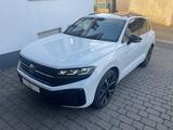 Volkswagen Touareg 3.0 TDI 210 kW 4M R-Line/PANO/AHK/LUFTF. - Volkswagen Touareg aus 2025