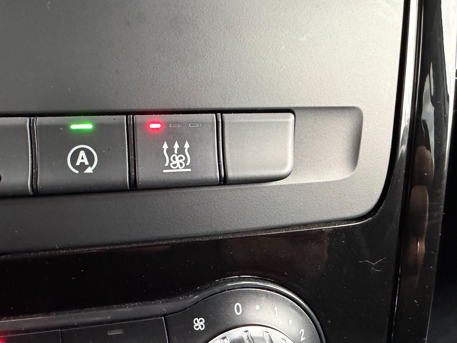 Fahrzeugabbildung Mercedes-Benz Vito 116 CDI Tourer 9G Laderampe Stdheiz LED