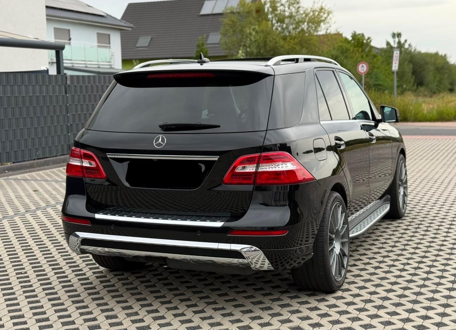 Mercedes-Benz ML 350 BlueTEC 4MATIC AMG-Sportpaket-Pano-AHK