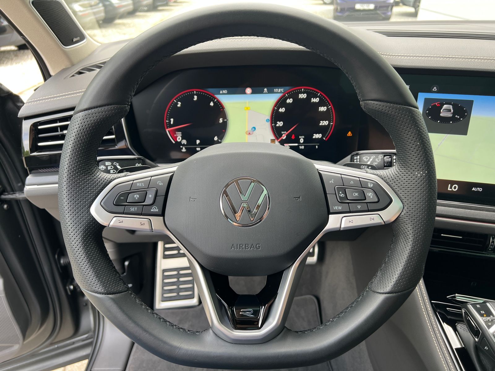 Fahrzeugabbildung Volkswagen Touareg R-Line 3.0 TDI 4MOTION *AHK, BlackStyle,