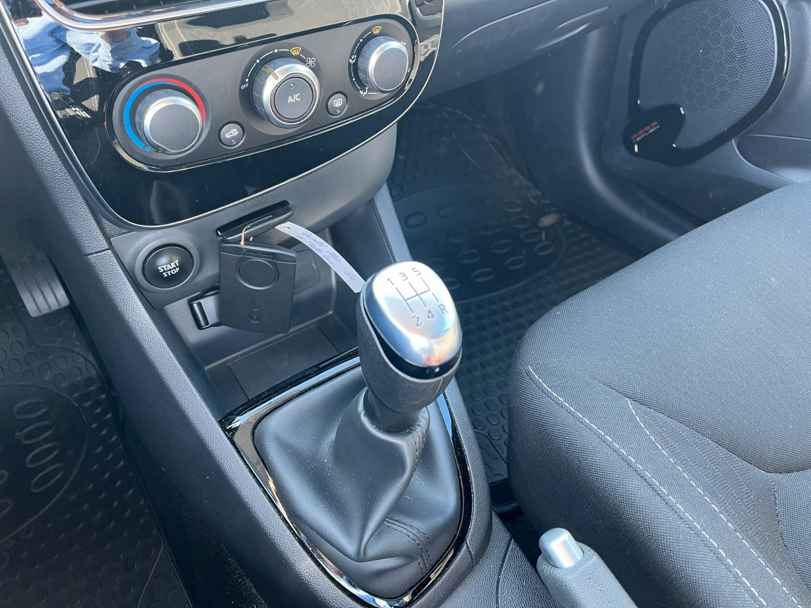 Fahrzeugabbildung Renault Clio IV Limited