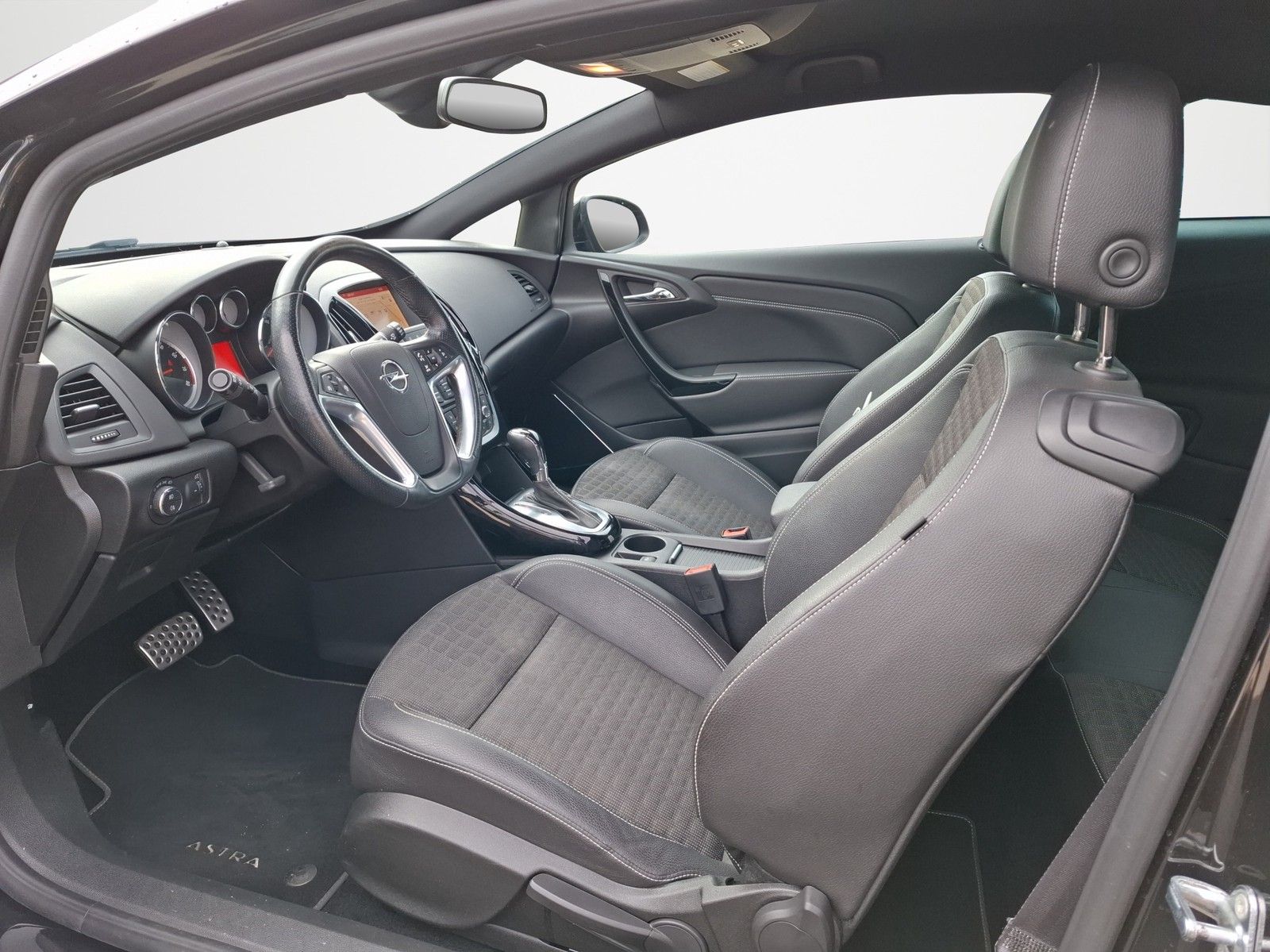 OPEL Astra J GTC 1.6 Turbo Excite AUTOMATIK / NAVI / - Image 9