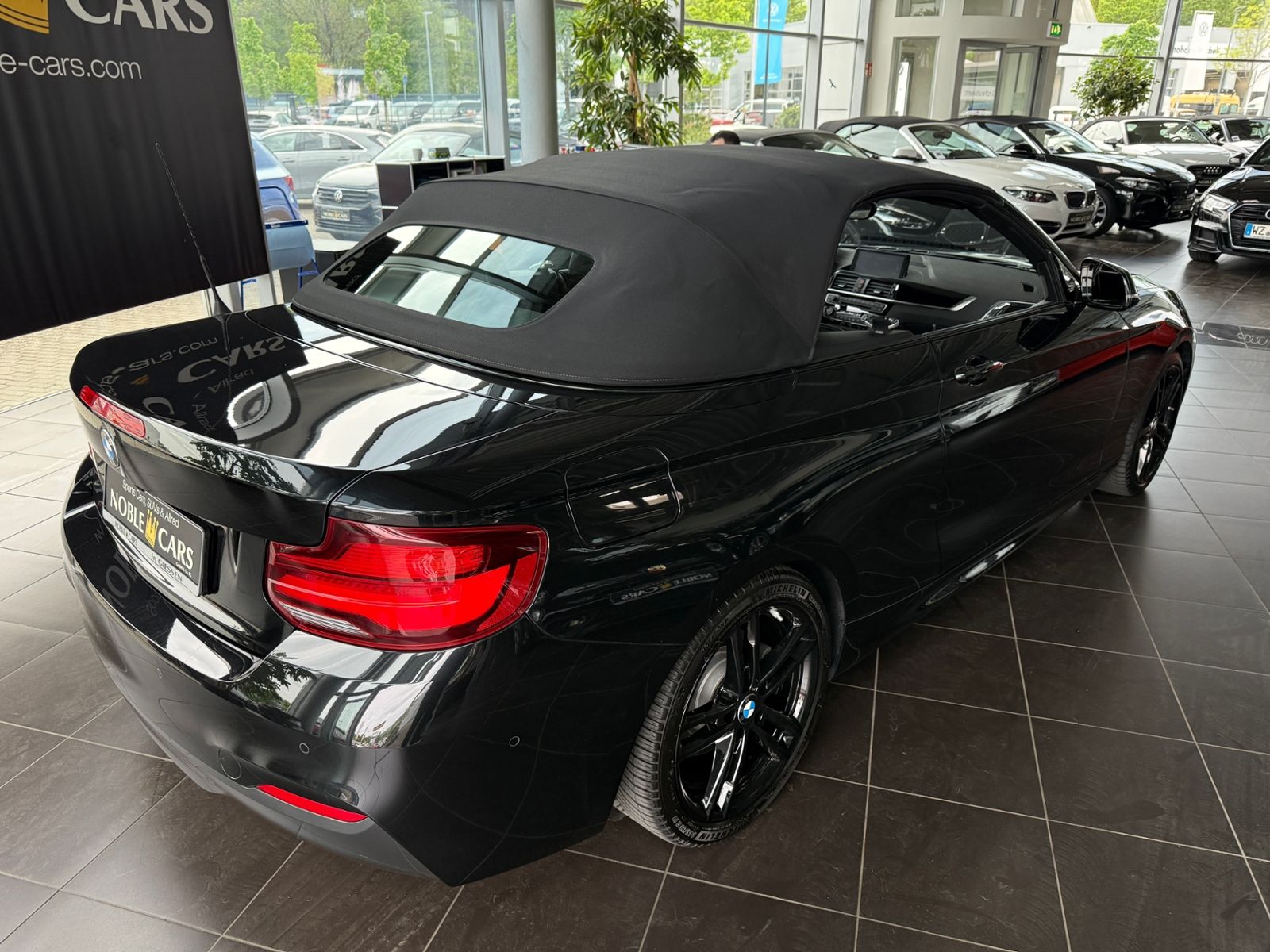Fahrzeugabbildung BMW 220i Cabrio M Sport H/K LED NAV PDC SHZ 18"