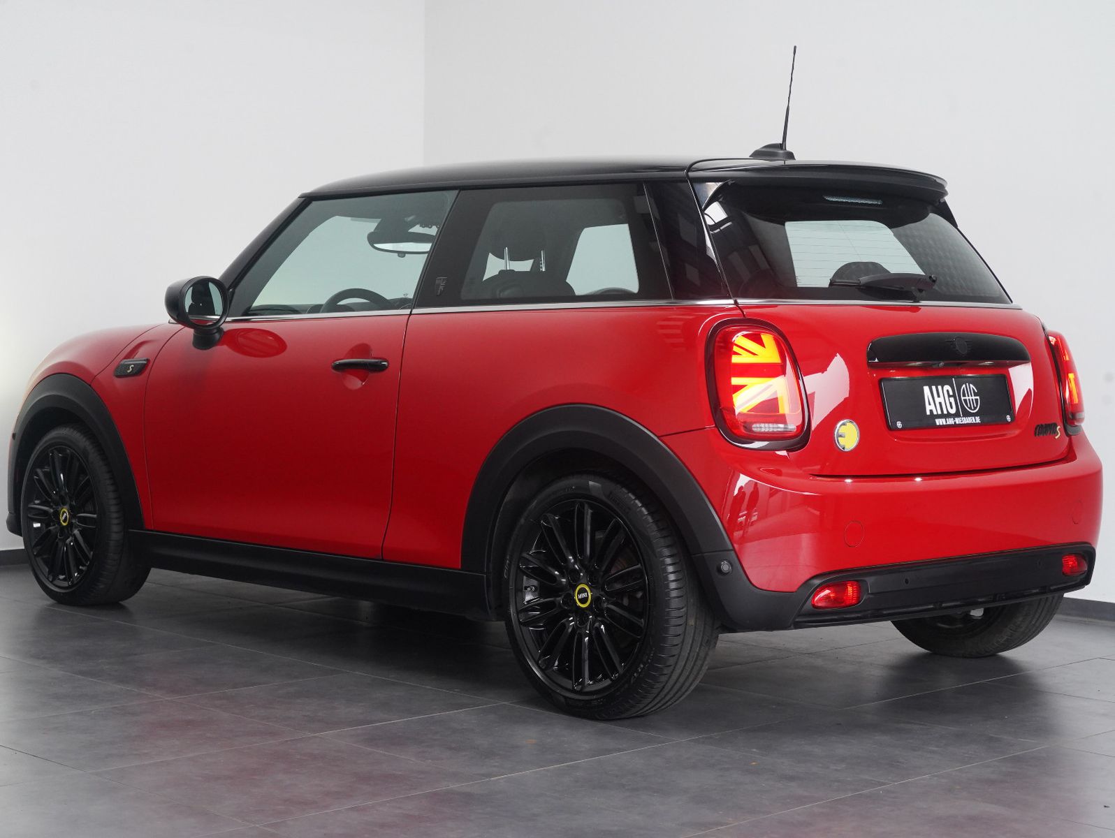 Fahrzeugabbildung MINI Cooper SE Yours Trim BLACK/LEDER/CARPLAY/HEAD-UP