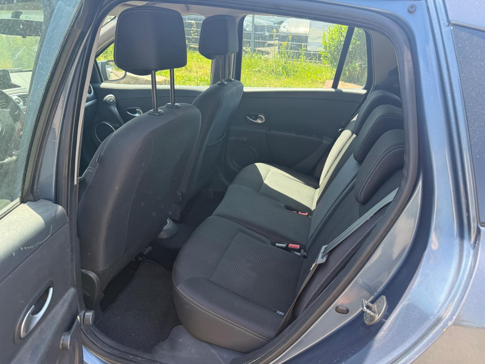 Renault Clio 2010 — photo 15
