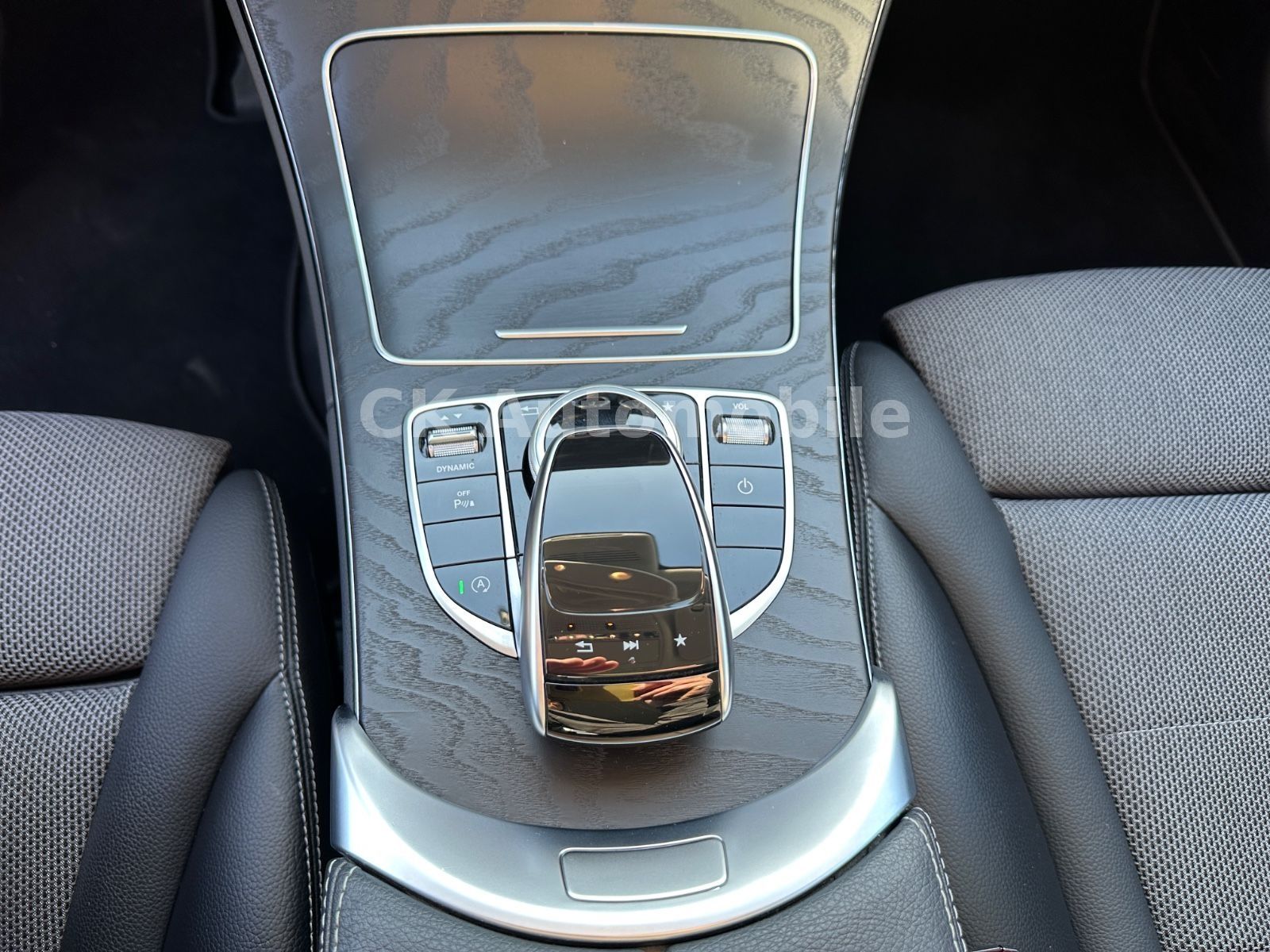 Fahrzeugabbildung Mercedes-Benz C 200 CGI Lim. Avantgarde Autom./Navi/LED/ILS