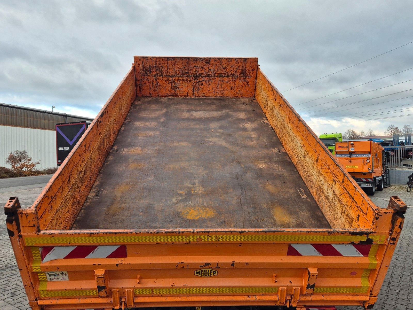 Fahrzeugabbildung Mercedes-Benz Arocs 2645 6x4 Palfinger 27002 SH