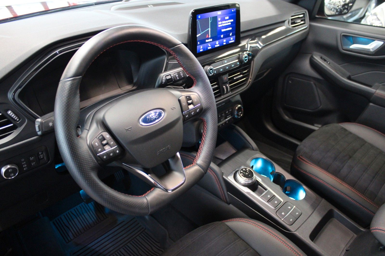 Fahrzeugabbildung Ford Kuga 2.5 PHEV ST-Line X Automatik LED ACC 2xCAM