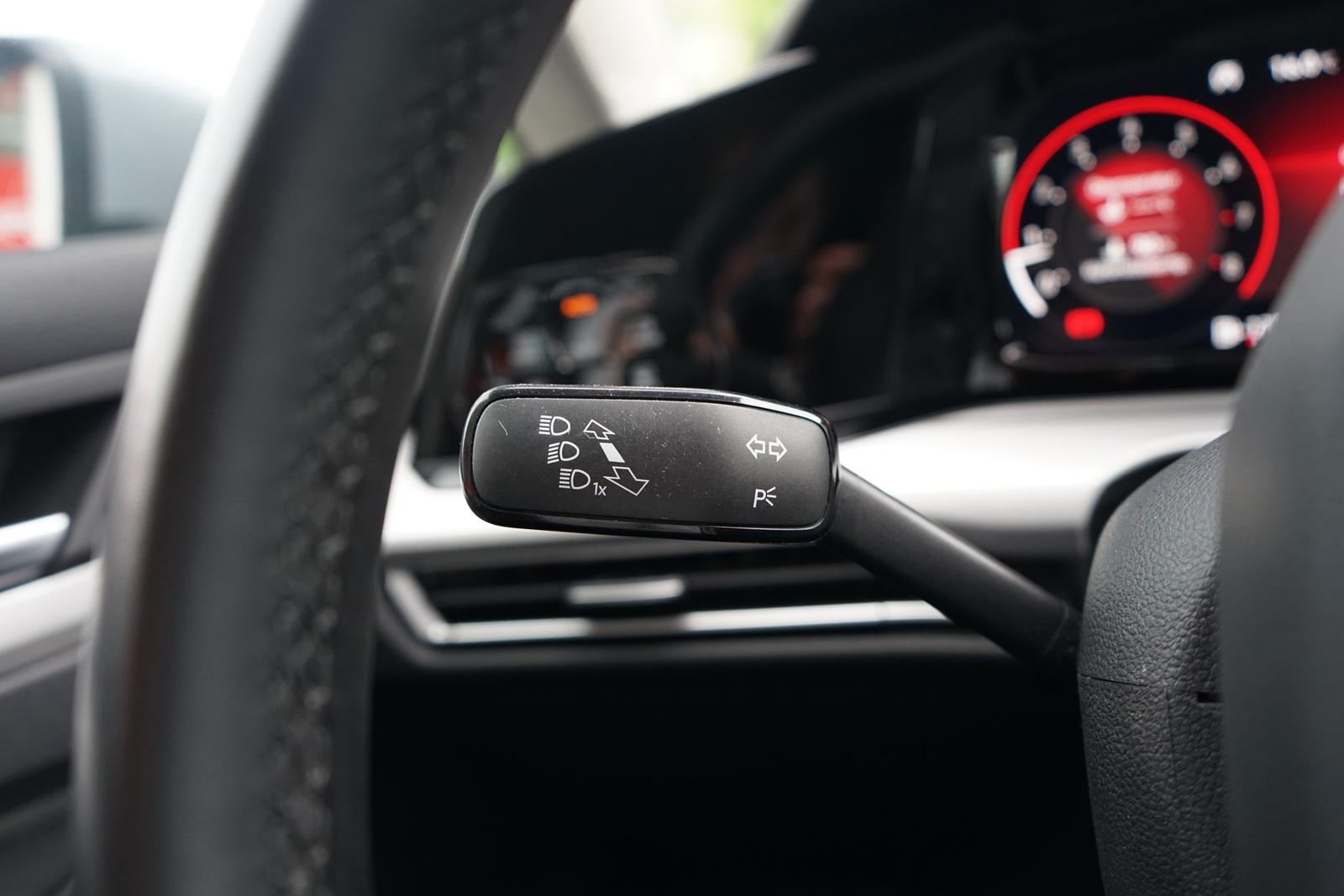 Volkswagen Golf VIII 1.5 TSI Life LED Navi App-Connect DAB, миниатюра 24