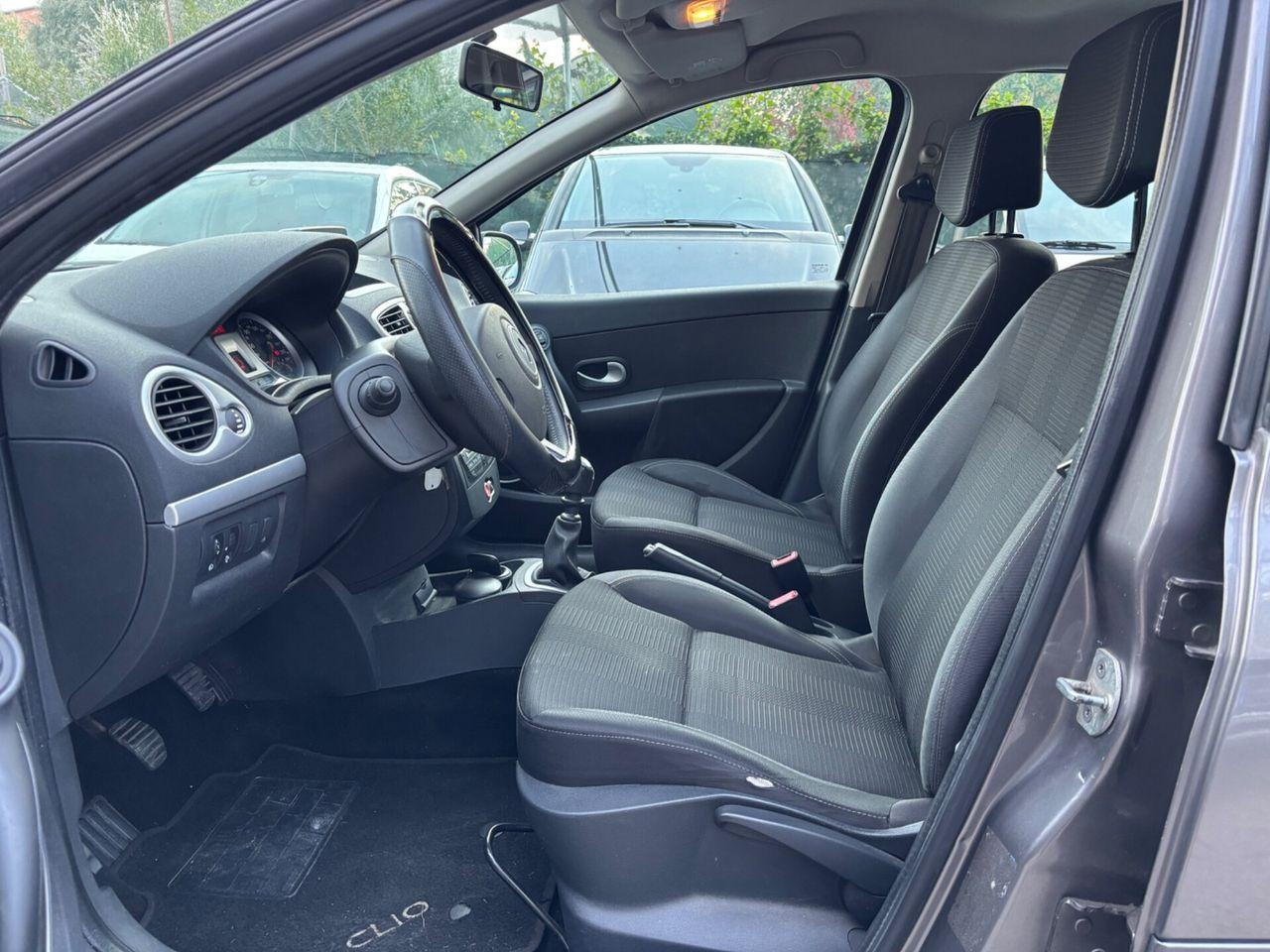 Renault Clio 2010 — photo 14