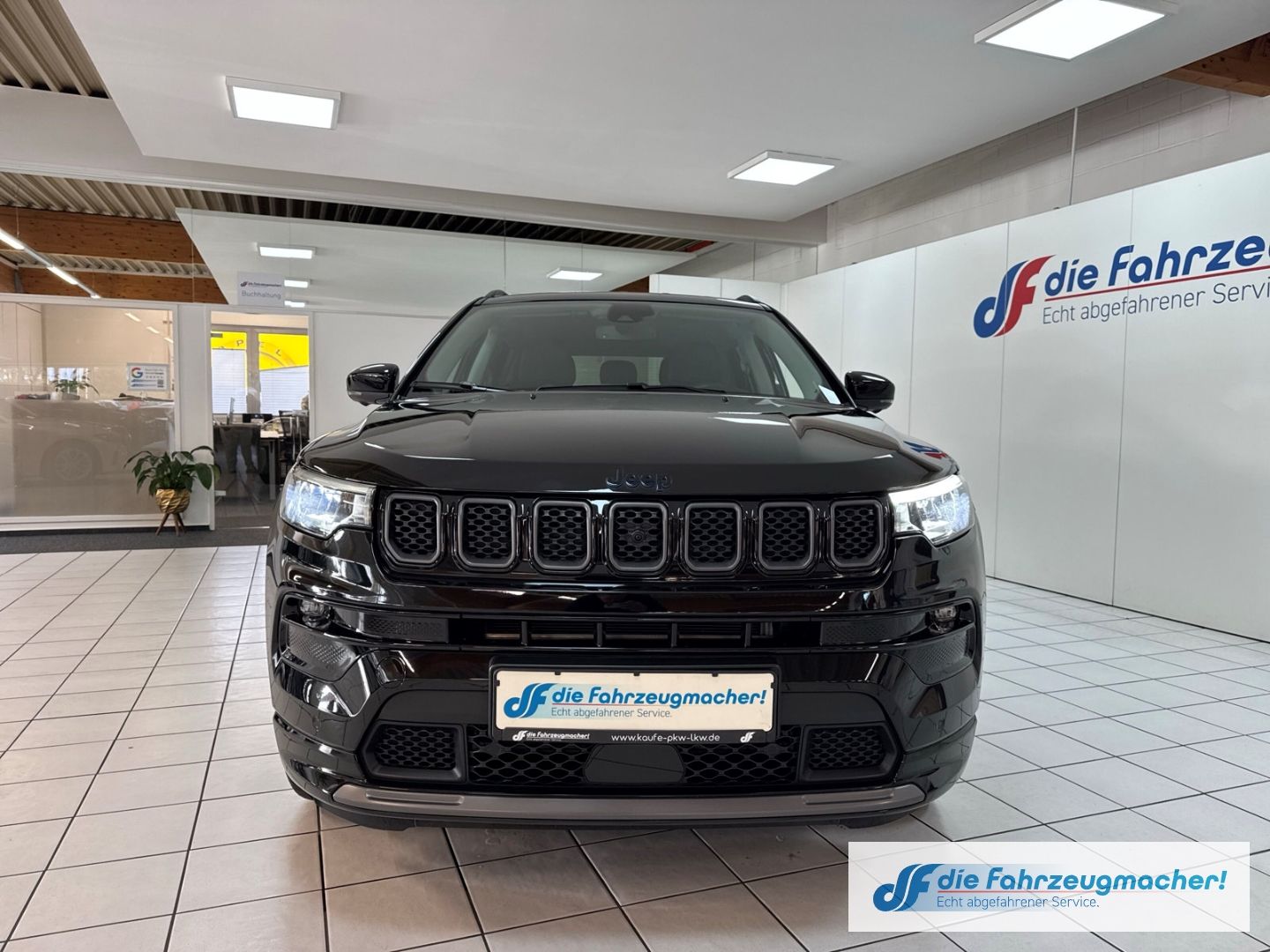 Fahrzeugabbildung Jeep Compass S Plug-In Hybrid 4WD Navi Soundsystem 36
