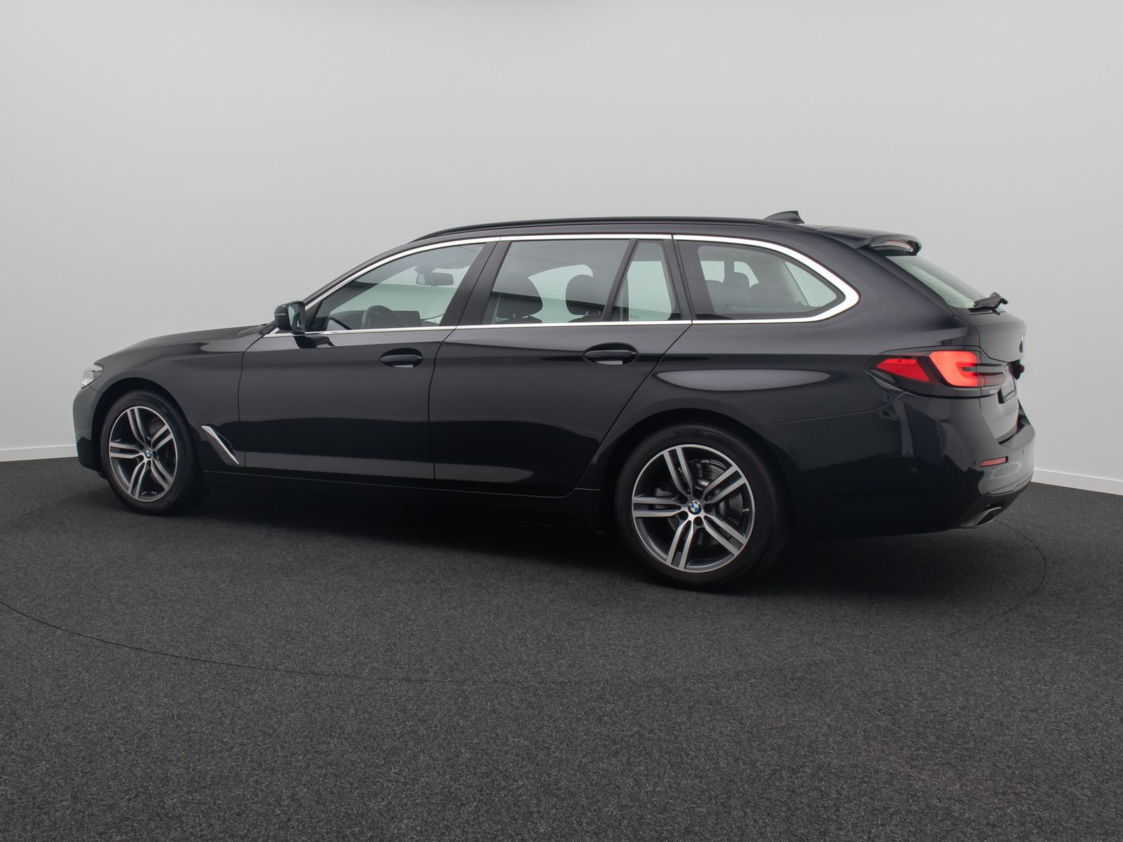 Fahrzeugabbildung BMW 520d xD Sportsitz AHK Alarm DAB Kamera 4xKlima