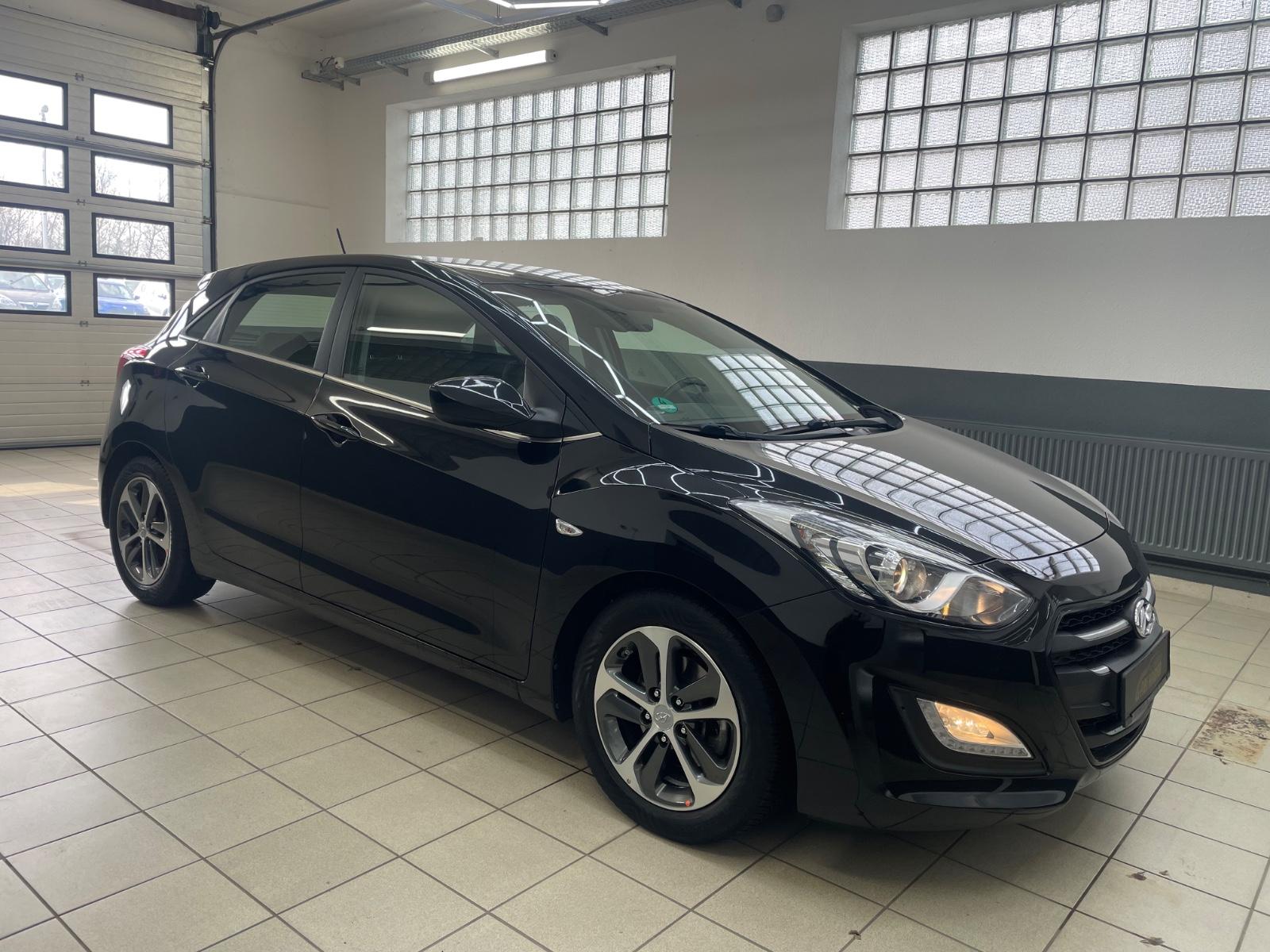 Hyundai i30 blue 1.6 GDI Trend