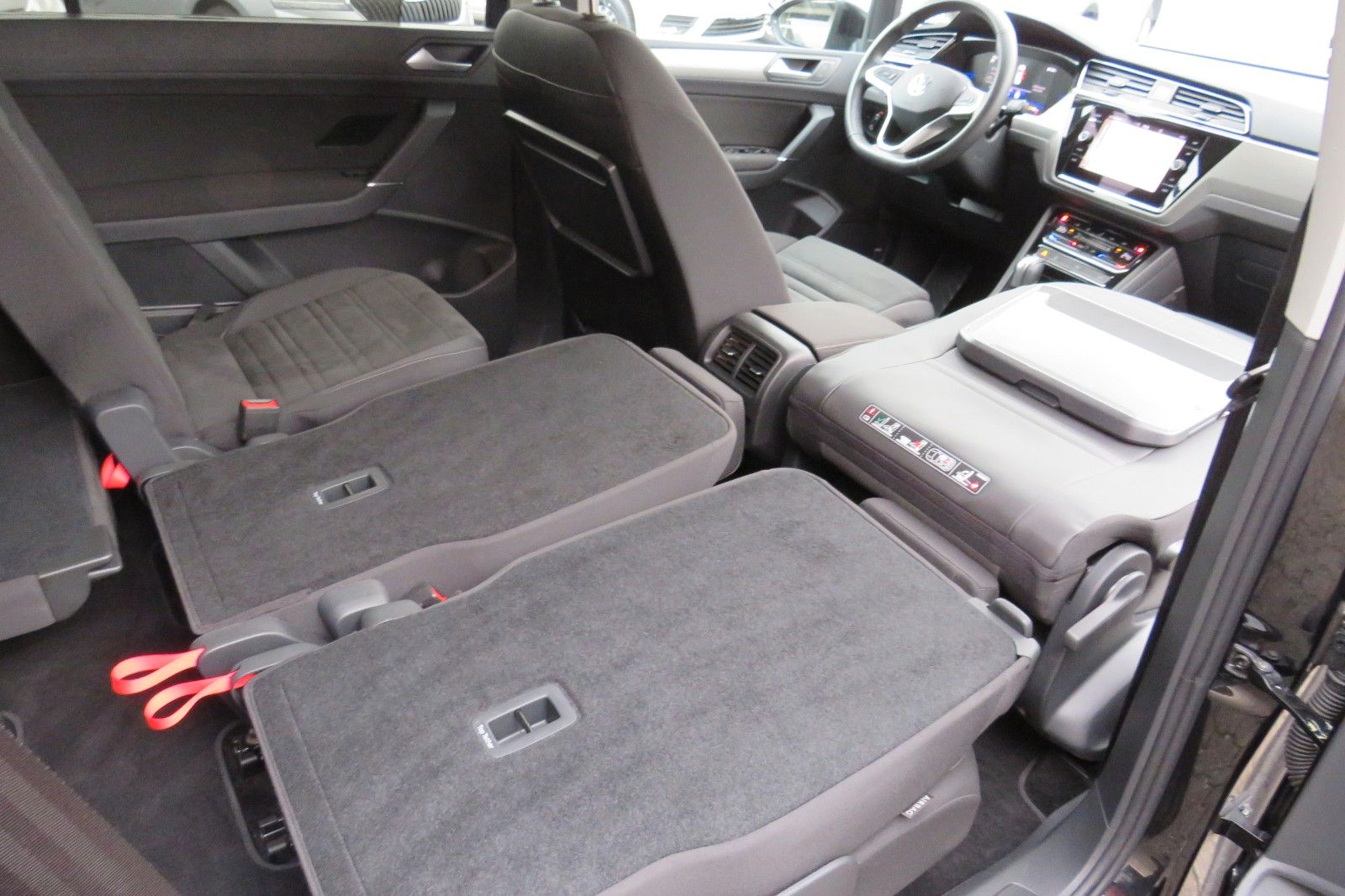 Fahrzeugabbildung Volkswagen Touran Comfort DSG AHK 7-SITZE KAMERA LED 1.H