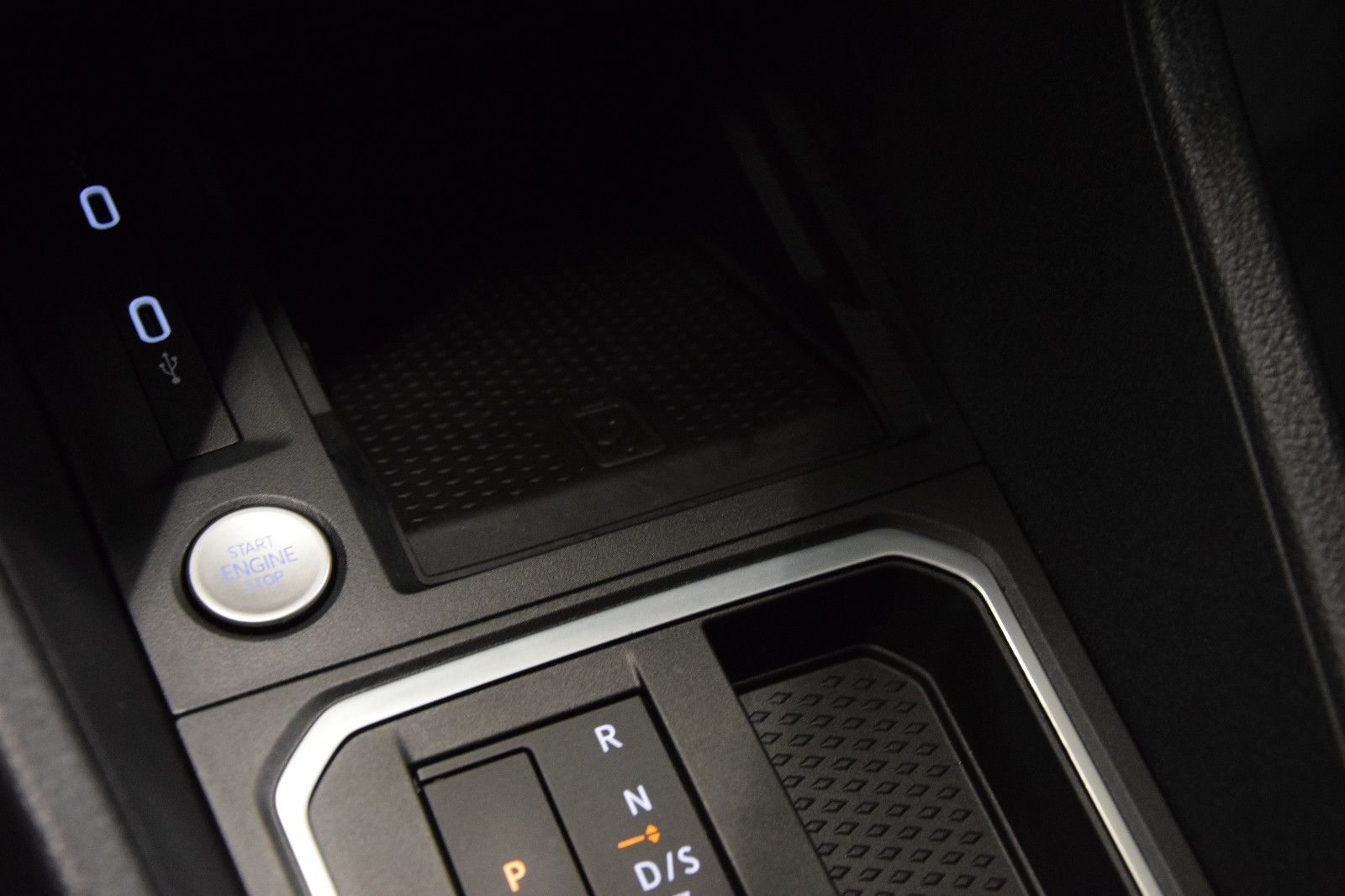 Fahrzeugabbildung Volkswagen Caddy Style Maxi Navi LED ACC 7 Sitze