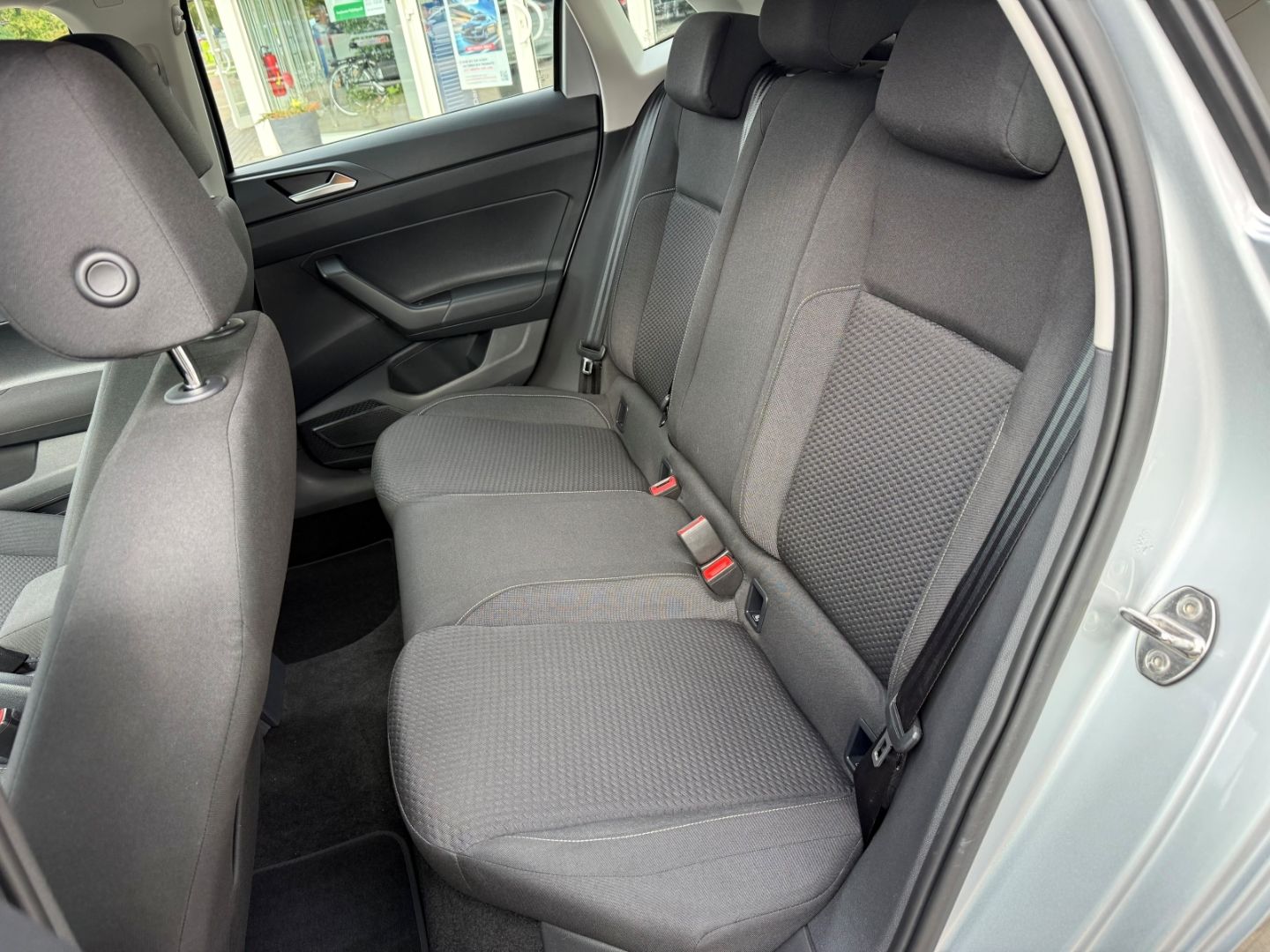 Fahrzeugabbildung Volkswagen Polo VI Comfortline Navi Kurv ACC WLAN DAB SHZ T