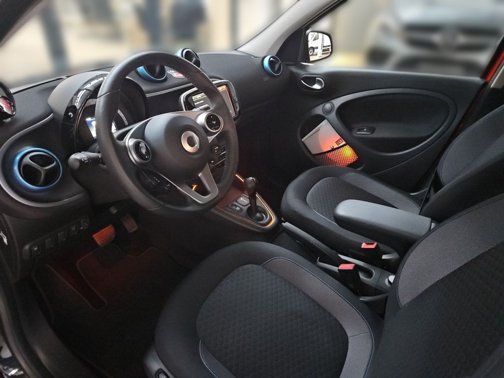 Fahrzeugabbildung Smart EQ forfour Pano LED LM Sitzhzg. DAB Navi Kamera