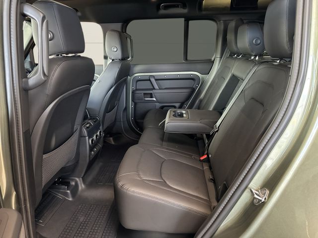Land Rover Defender 110 D250 SE X-Dynamic+AHK+Pano+Matrix+M