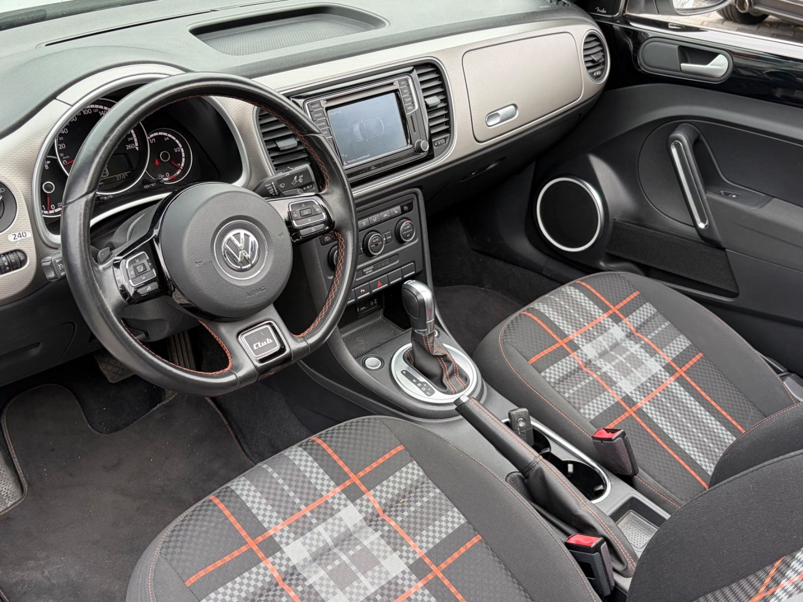 Volkswagen Beetle Cabriolet R-Line Club / Fender / Navi foto 9