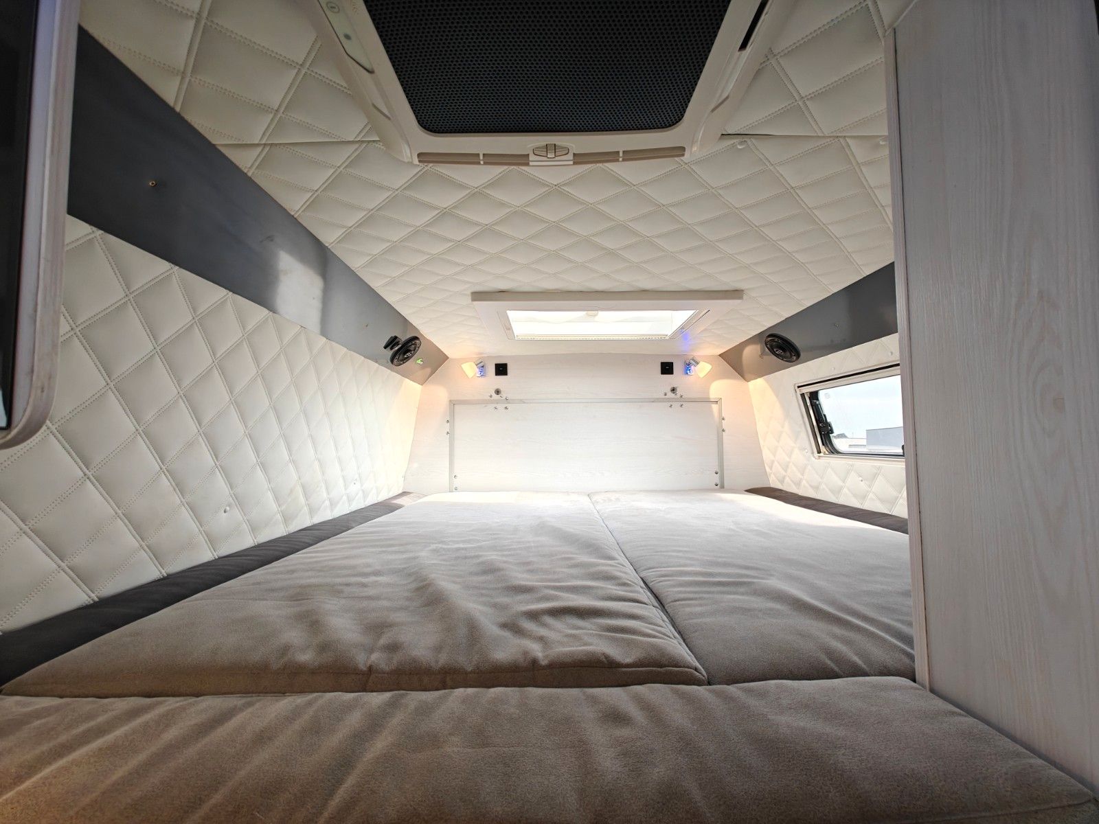 Fahrzeugabbildung Andere VR Motorhomes Pitanti 747 - Motorrad Transport -