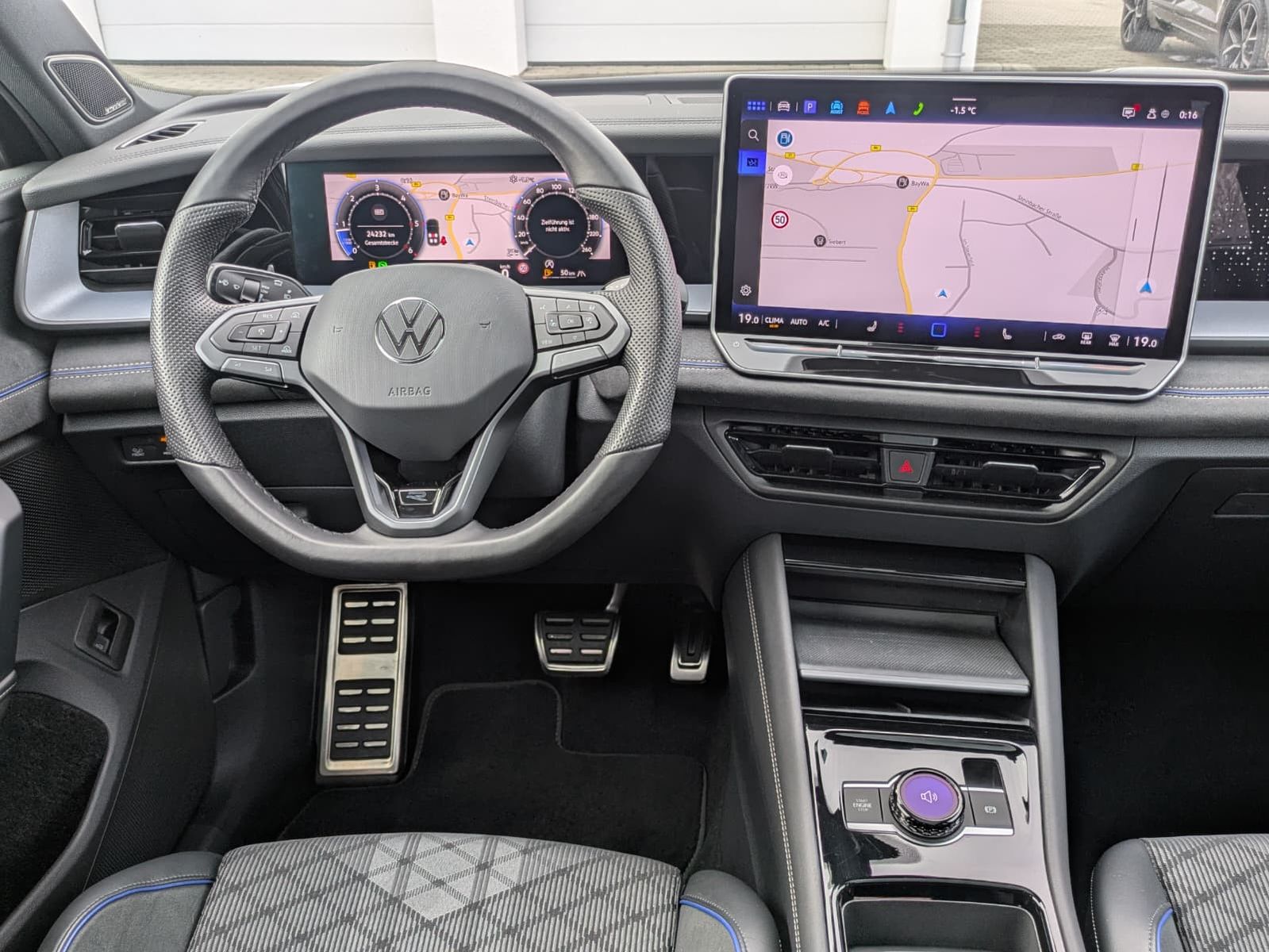 Fahrzeugabbildung Volkswagen Tayron 2.0 TDI 4M R-Line BLACK*7Si*MATRIX*PANO