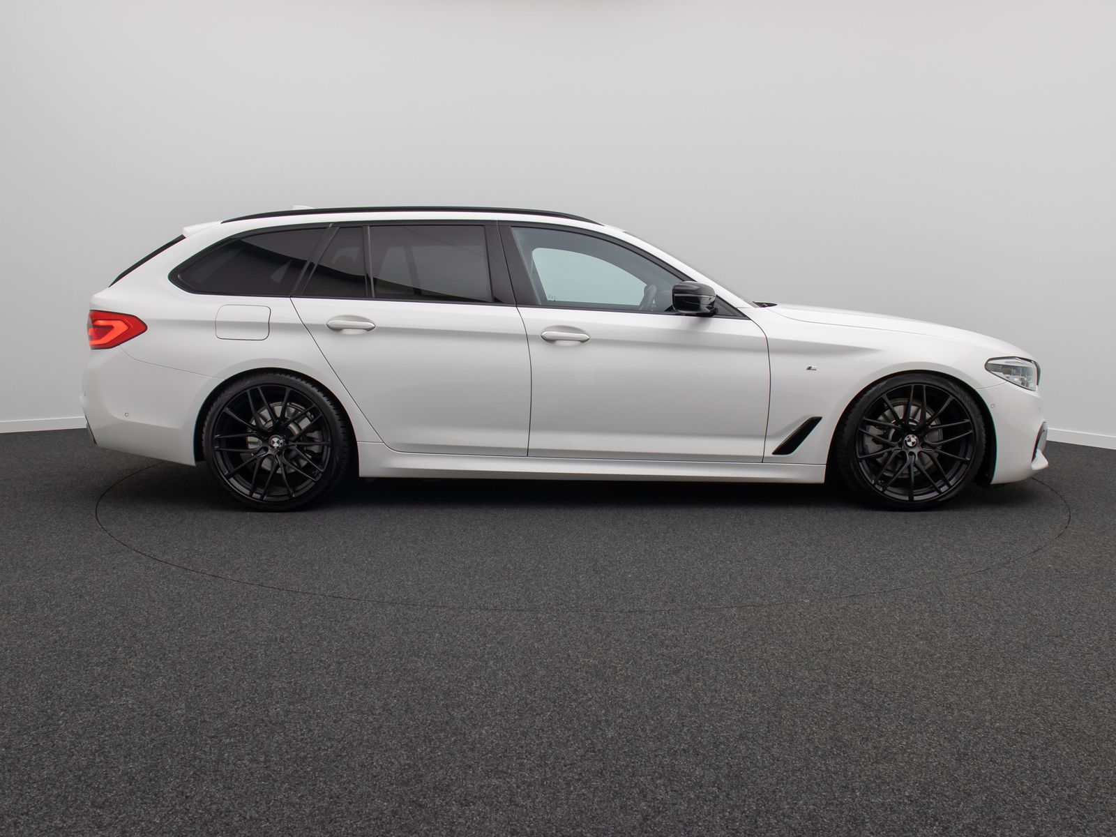 Fahrzeugabbildung BMW 520d M Sport HUD HiFi Panorama 20" Motorschaden!