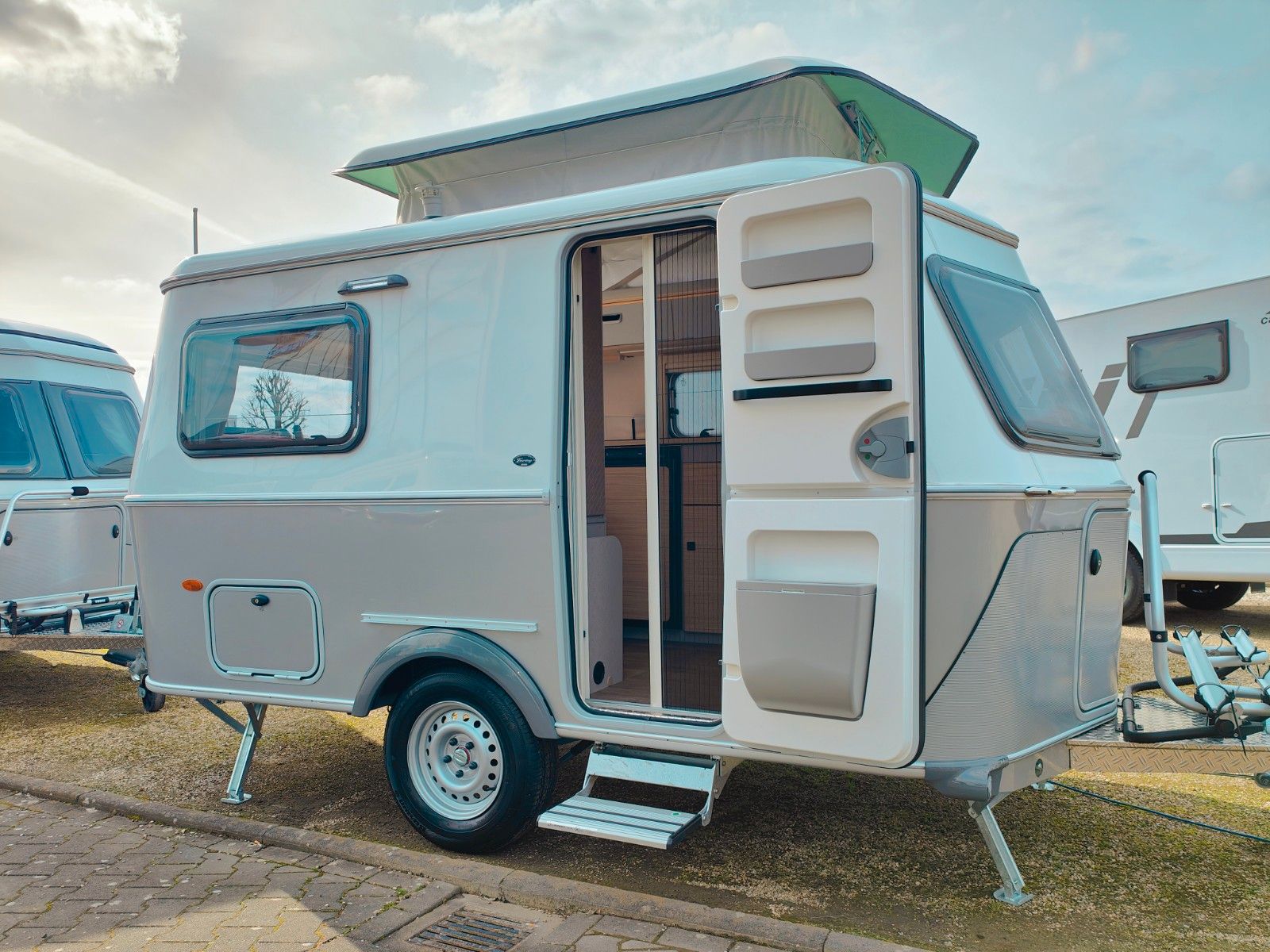 Fahrzeugabbildung HYMER / ERIBA / HYMERCAR Touring 310 Urban - SPRING SALE -