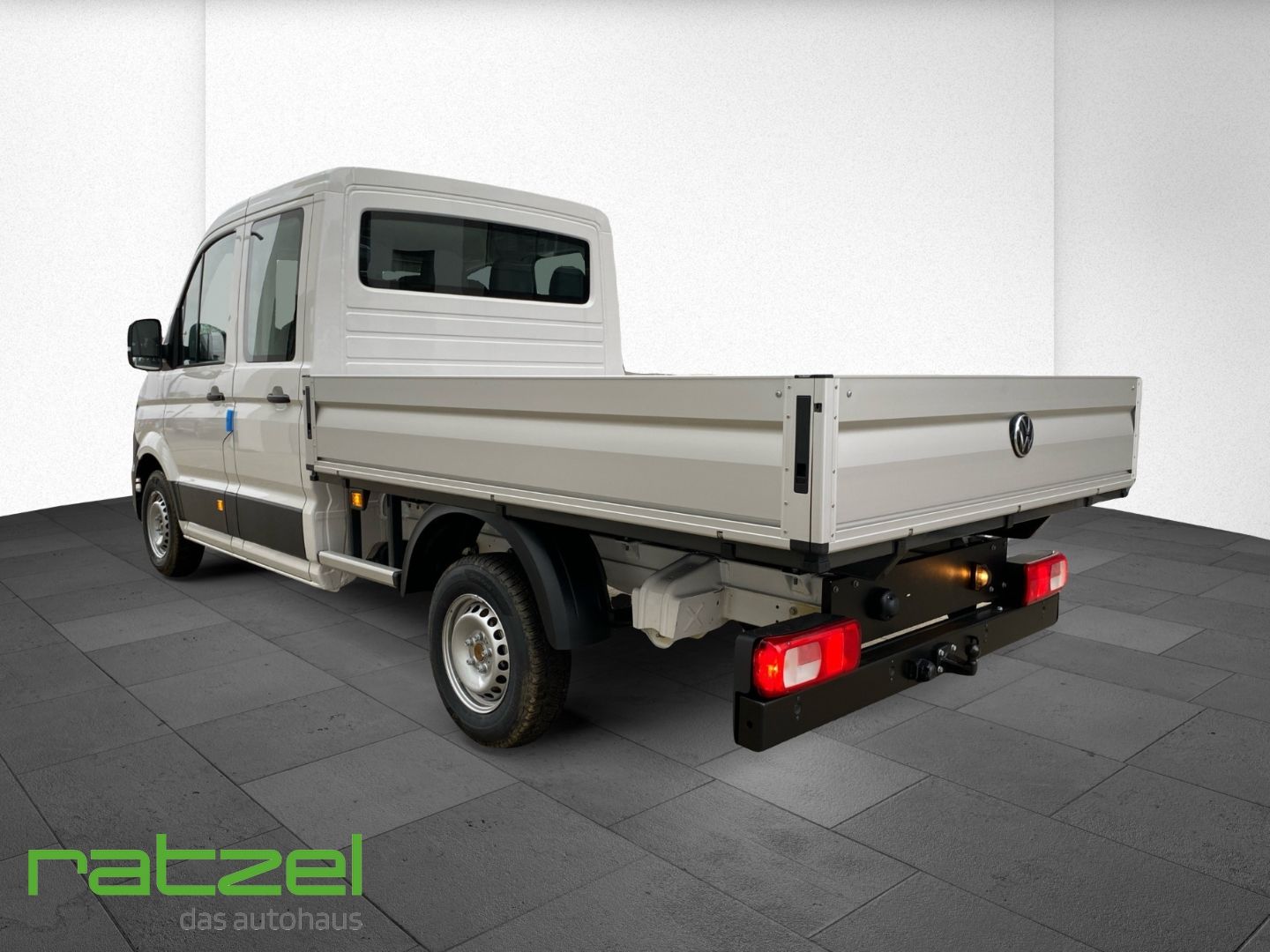 Fahrzeugabbildung Volkswagen Crafter 35 Pritsche DoKa Allwetter+AHK+Klima